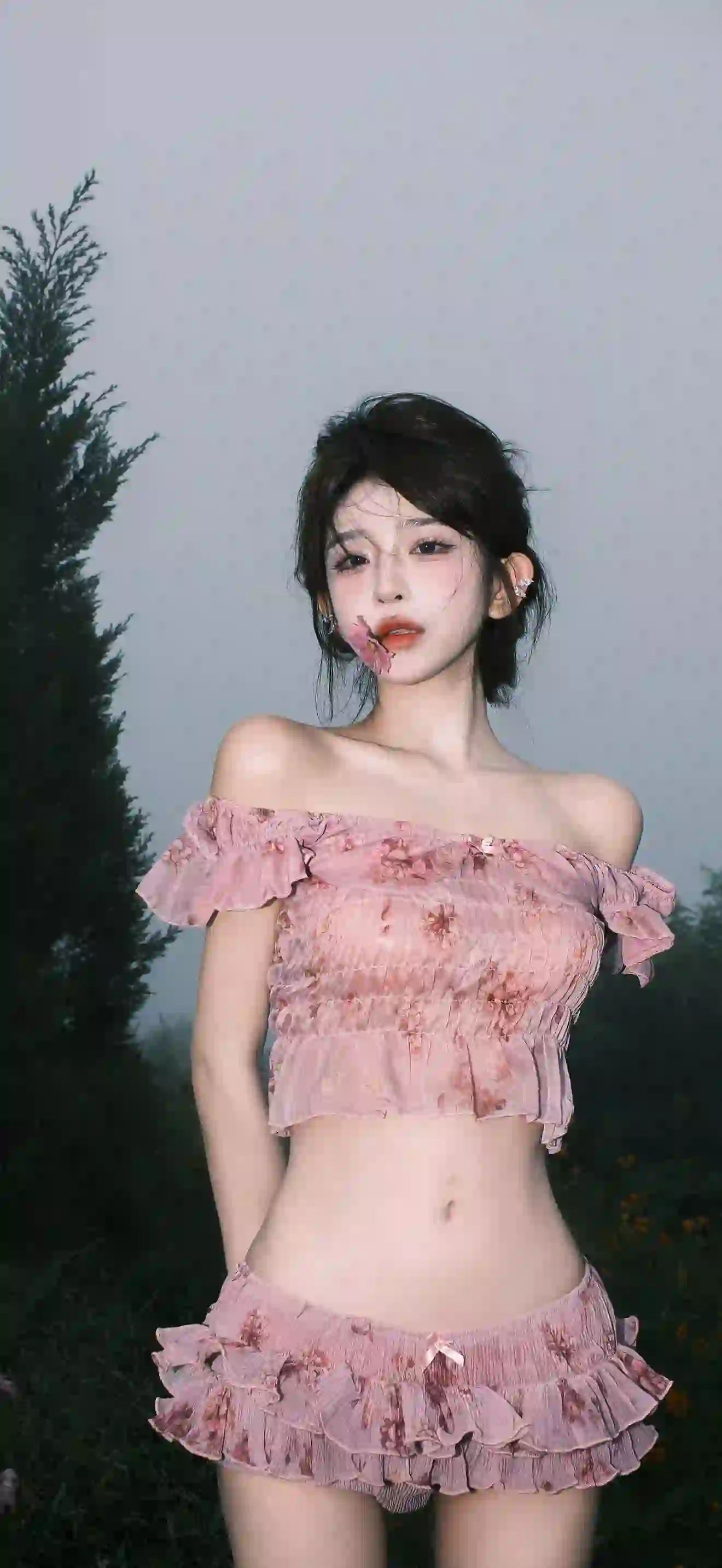 粉色小短裙 可爱女孩 户外写真 花