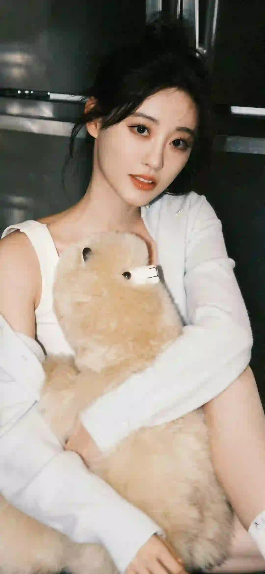 抱着可爱玩偶的女孩 祝绪丹 长发可爱女孩