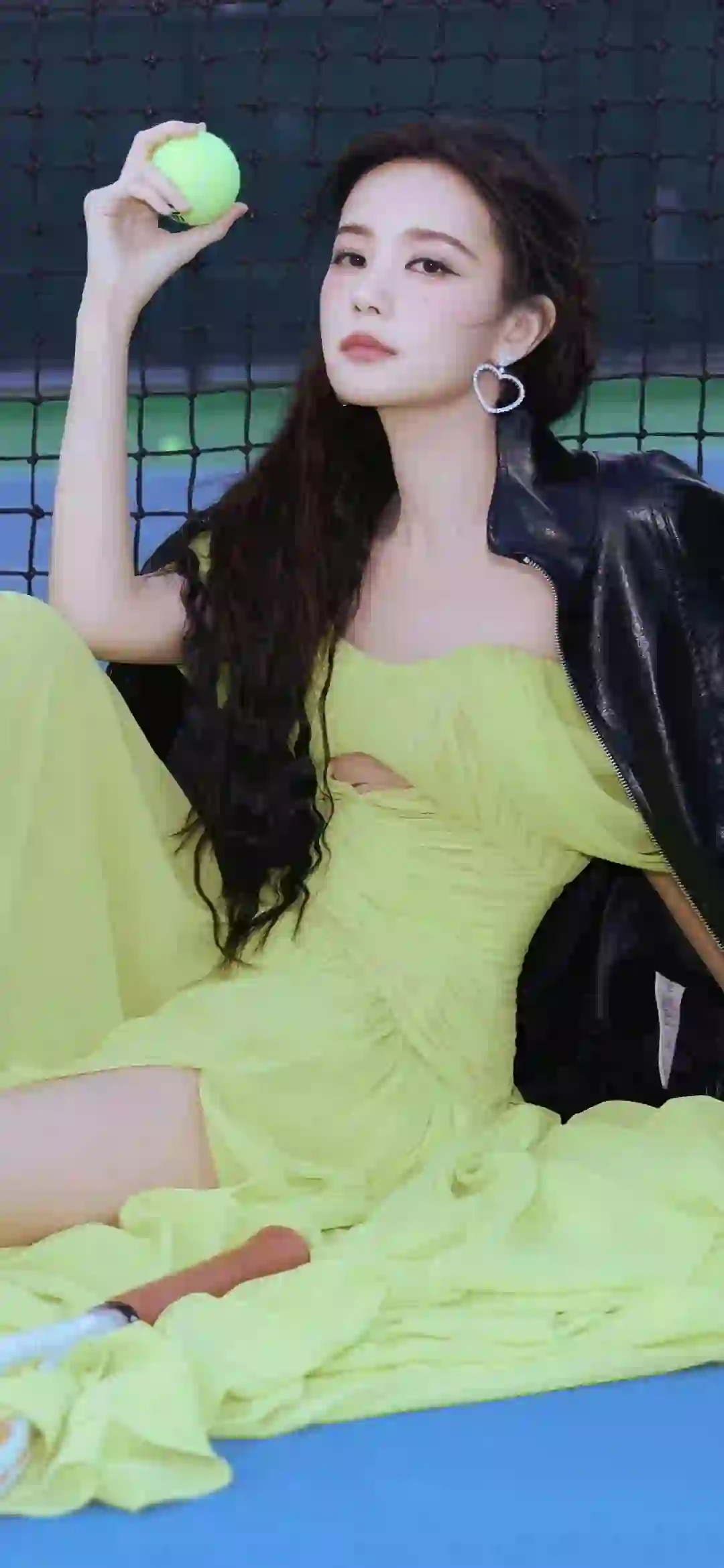 李一桐 网球 长裙美女 抹胸穿搭