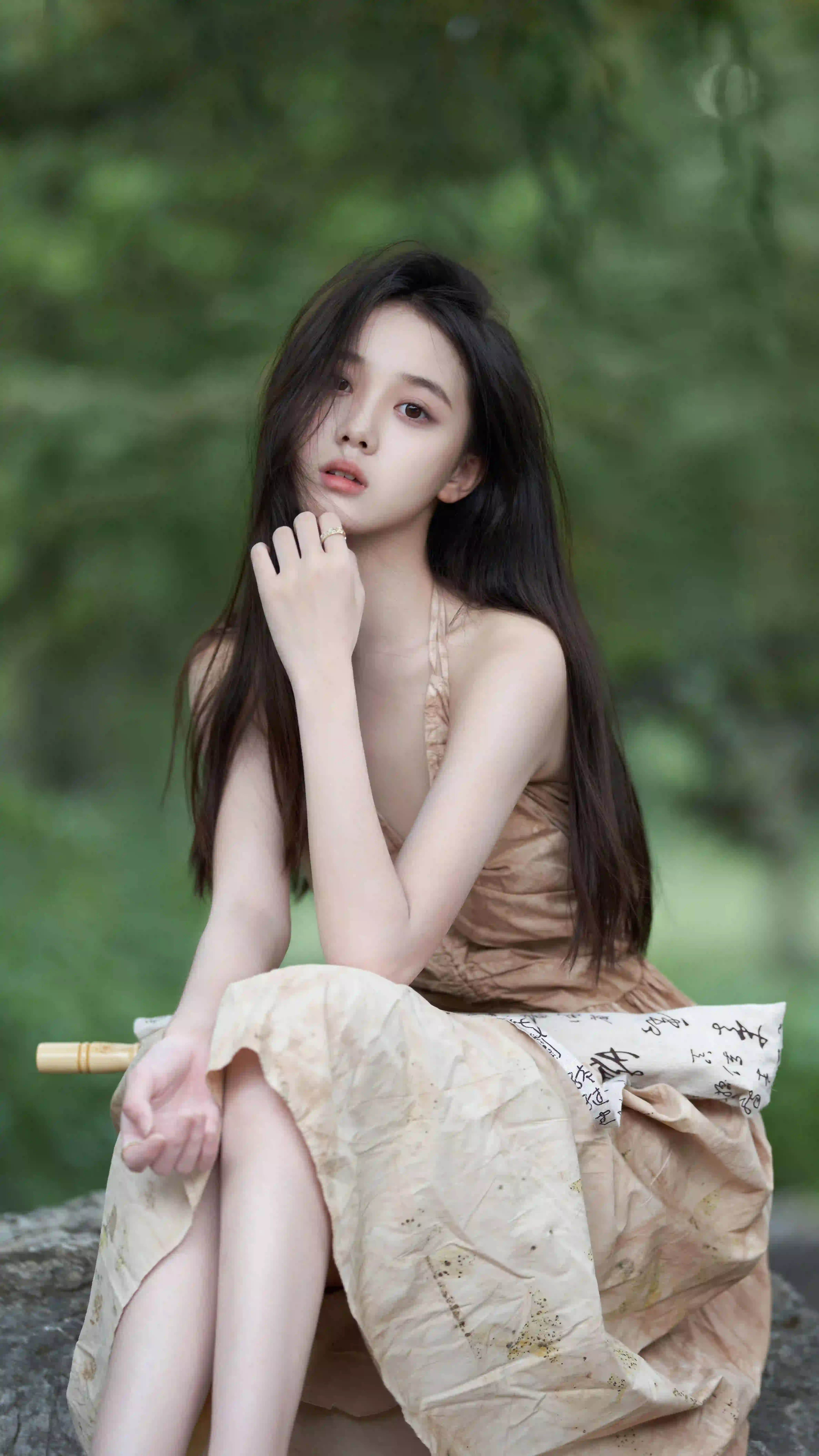 美女李瑜裙装户外超高清 手机壁纸 户外