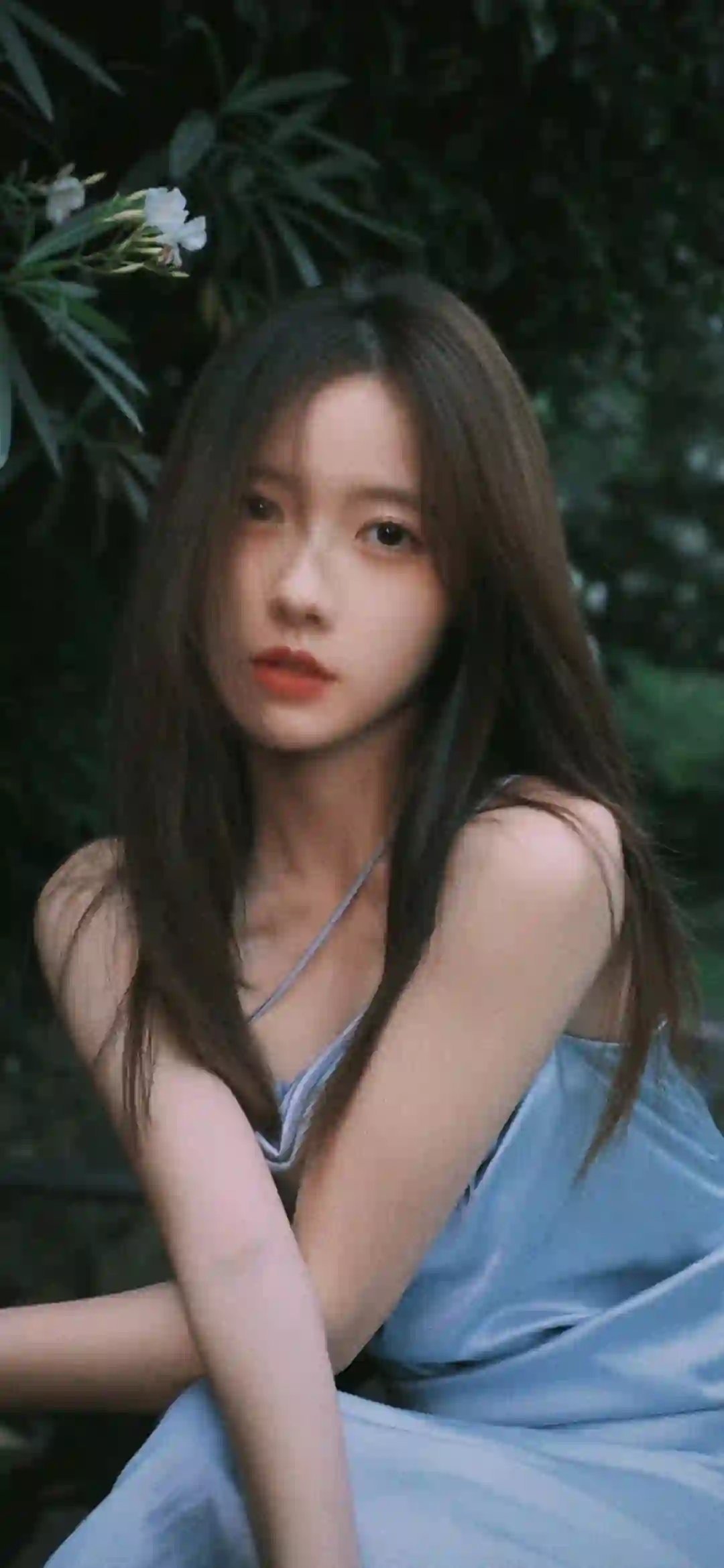穿着蓝色吊带长裙的长发美女 清纯女孩
