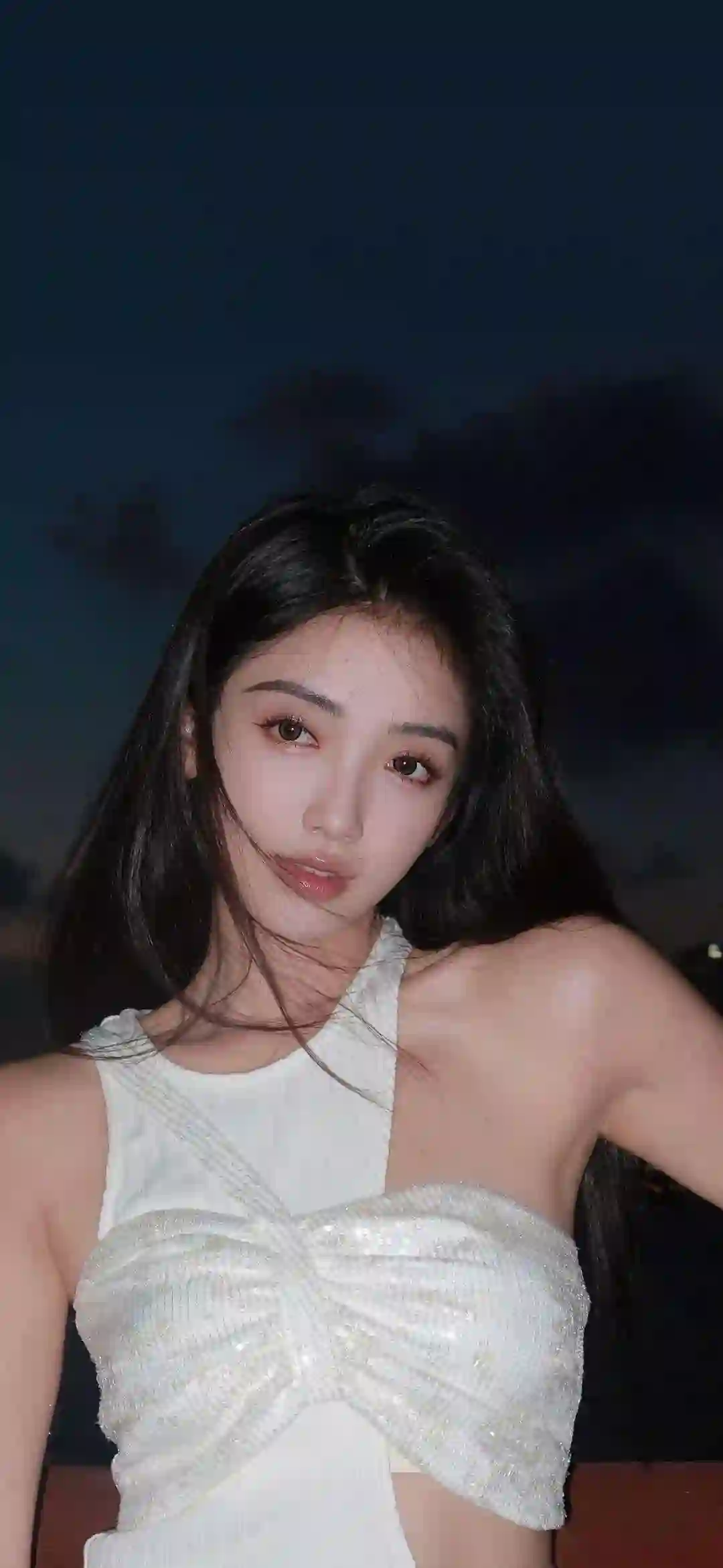 白色长裙 性感美女 个性穿搭