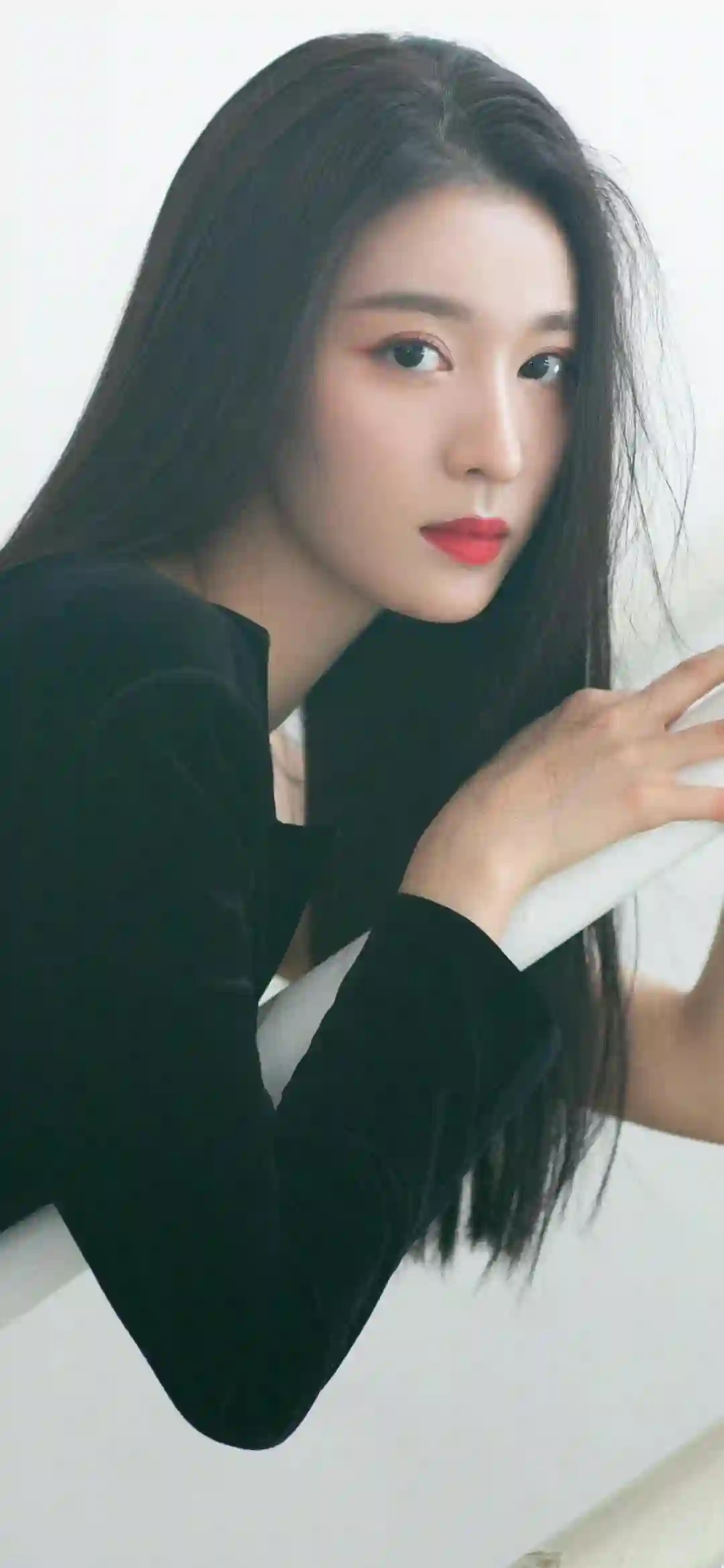 长发美女 性感美女 明星 手机壁纸 王楚然 黑色衣服