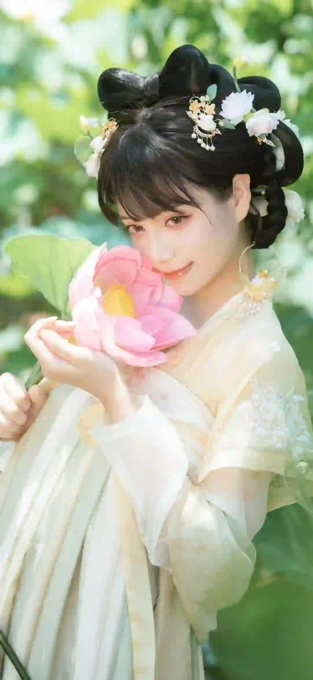 捧着鲜花的女孩 古风