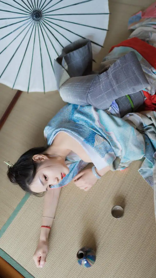 躺着的和服美女｜唯美