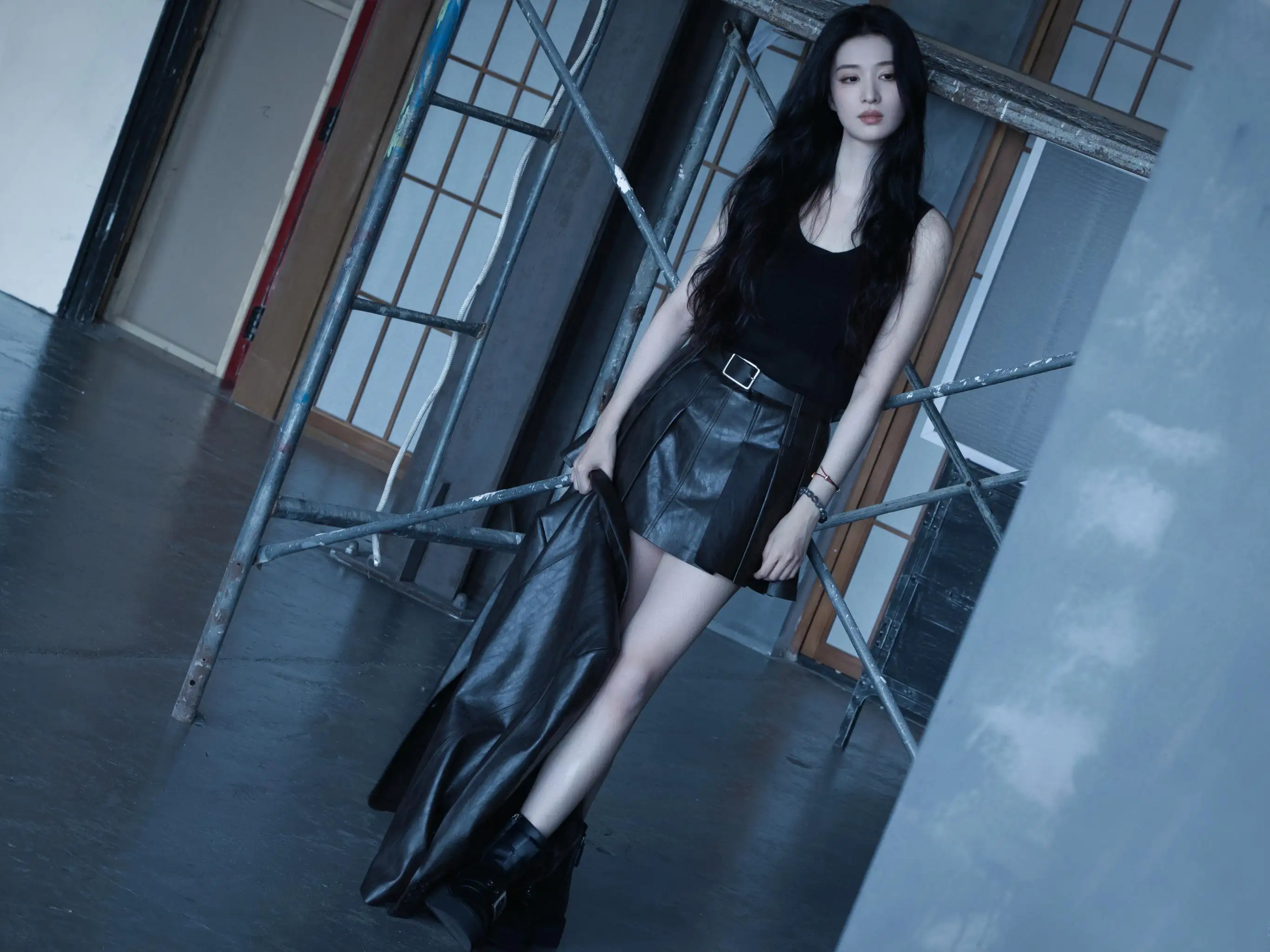 王楚然 黑色套装美女平板桌面壁纸