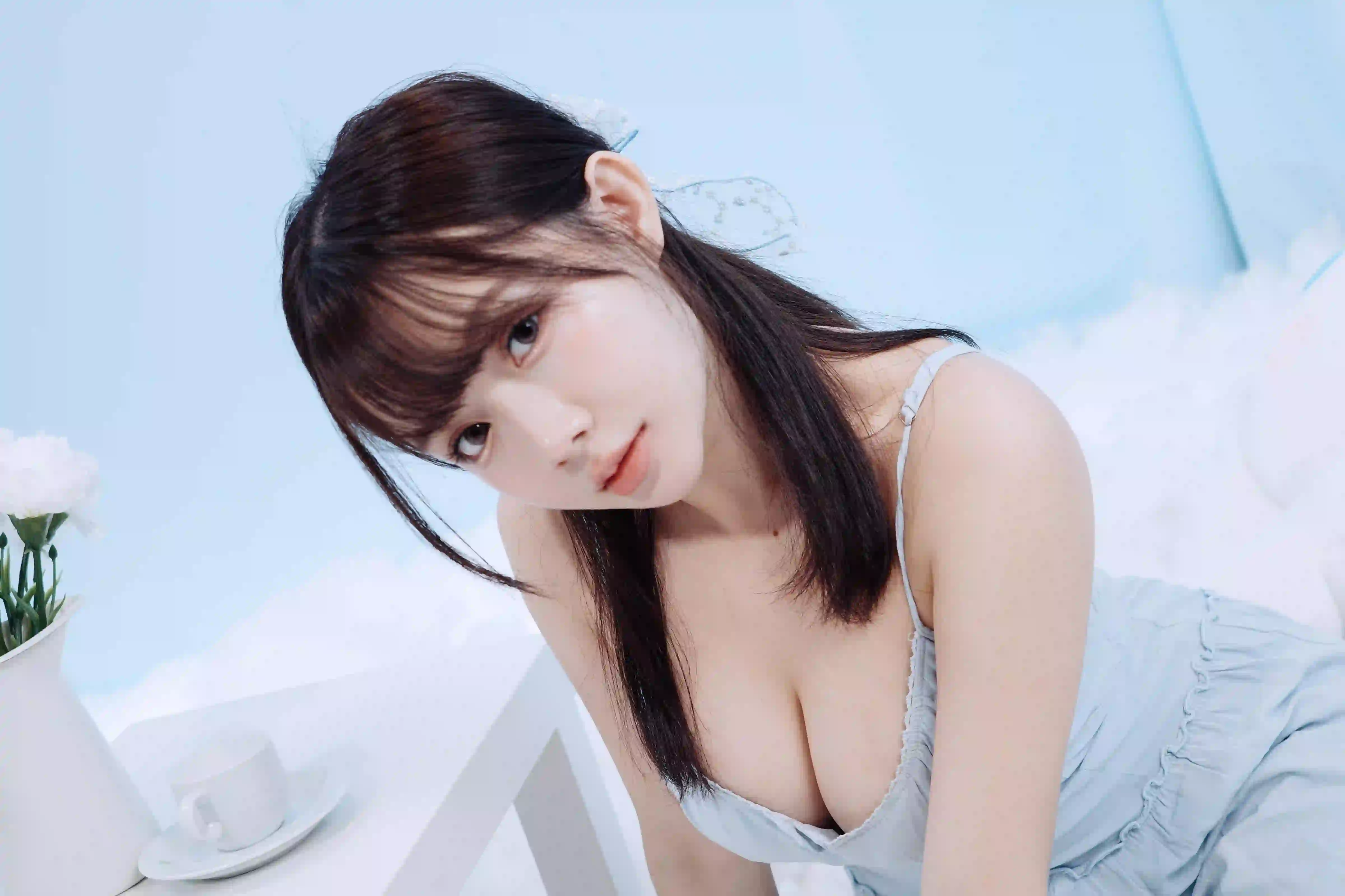 长发性感美女 居家写真 吊带美女 可爱 4