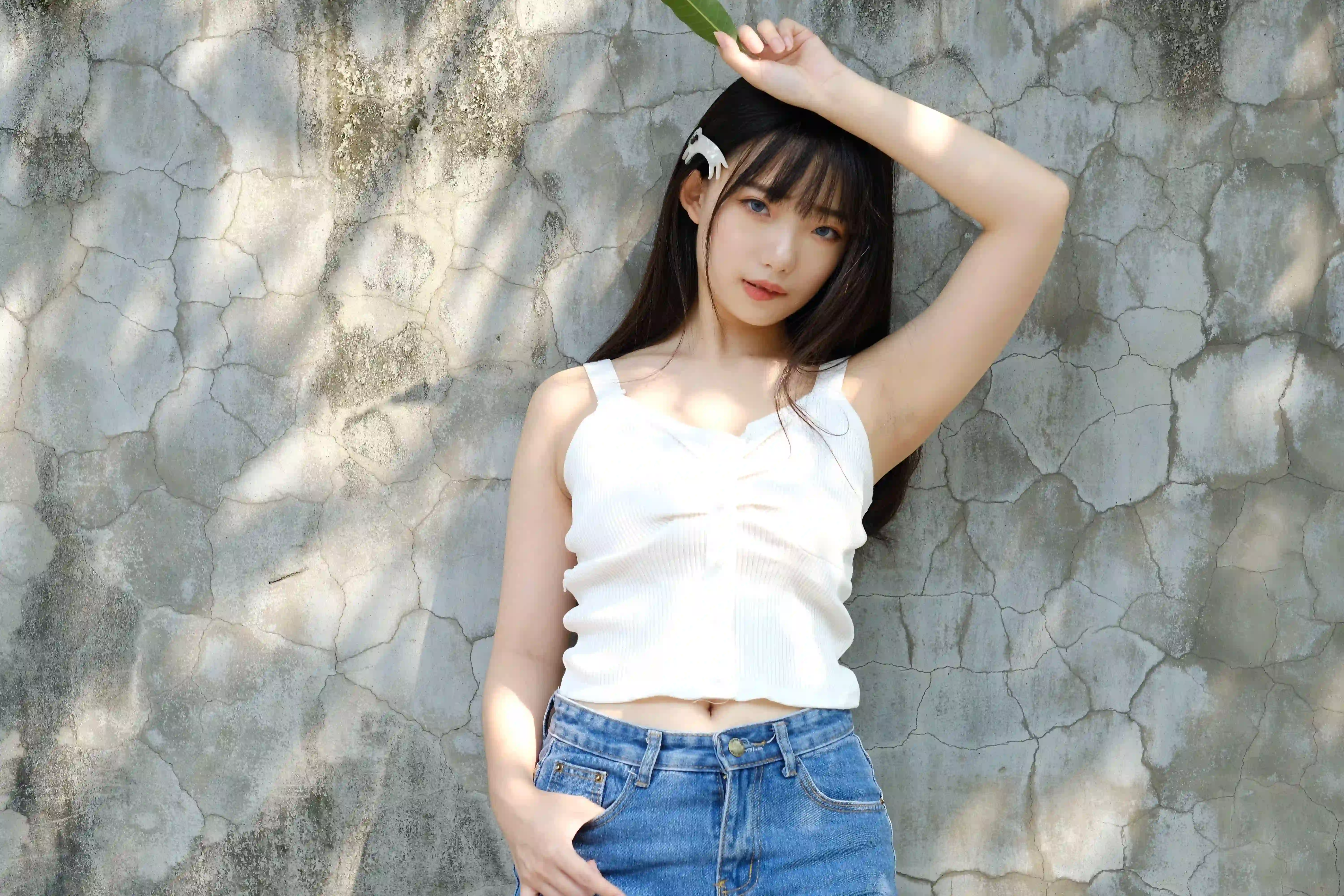 白色衣服 牛仔穿搭 清纯美女 小猫发卡 酷酷