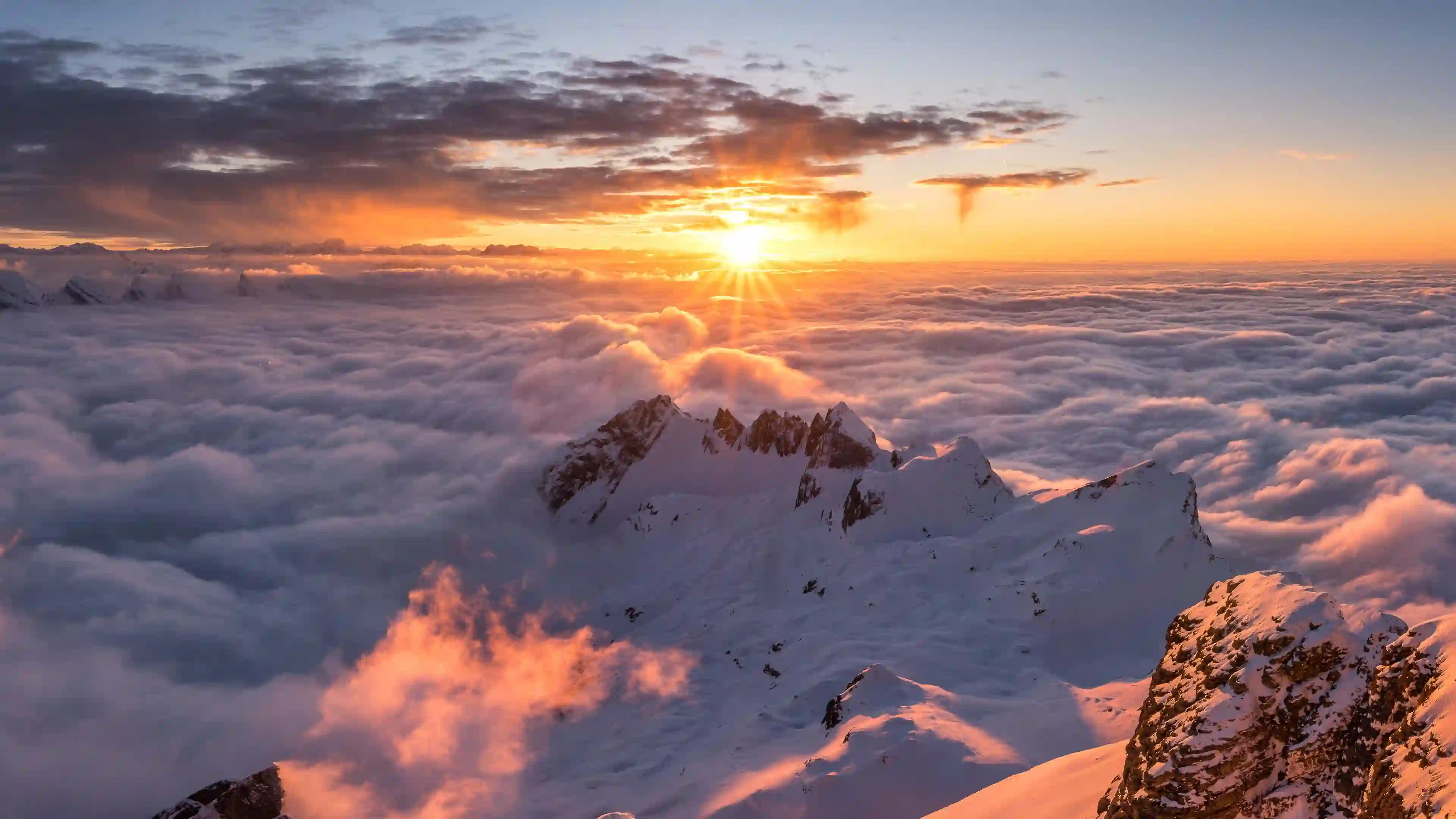 雪山 日出 云海 壮丽 风景 太阳 光线