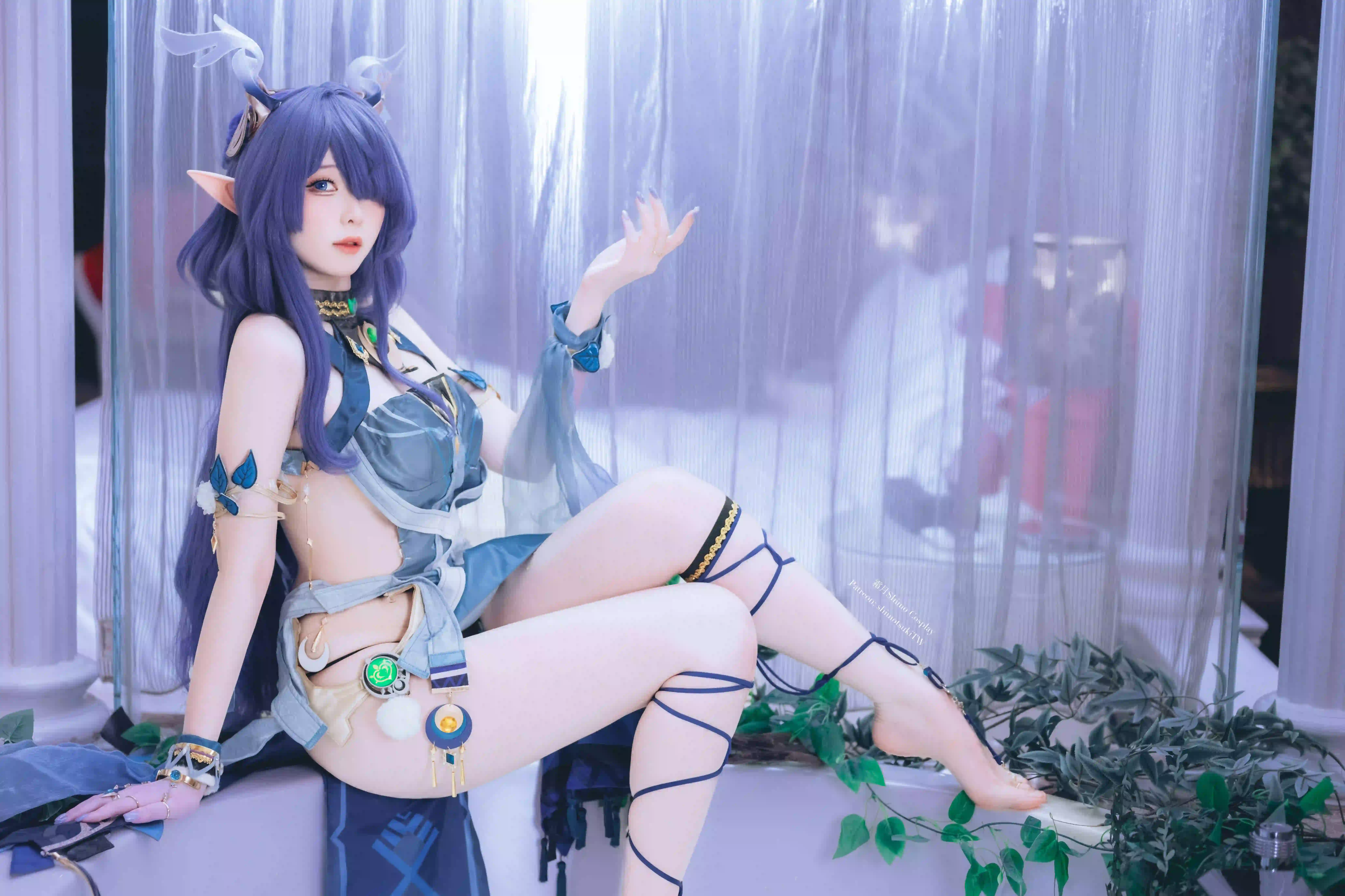 coser 蓝色头发 长腿美女 白色丝袜 浴室