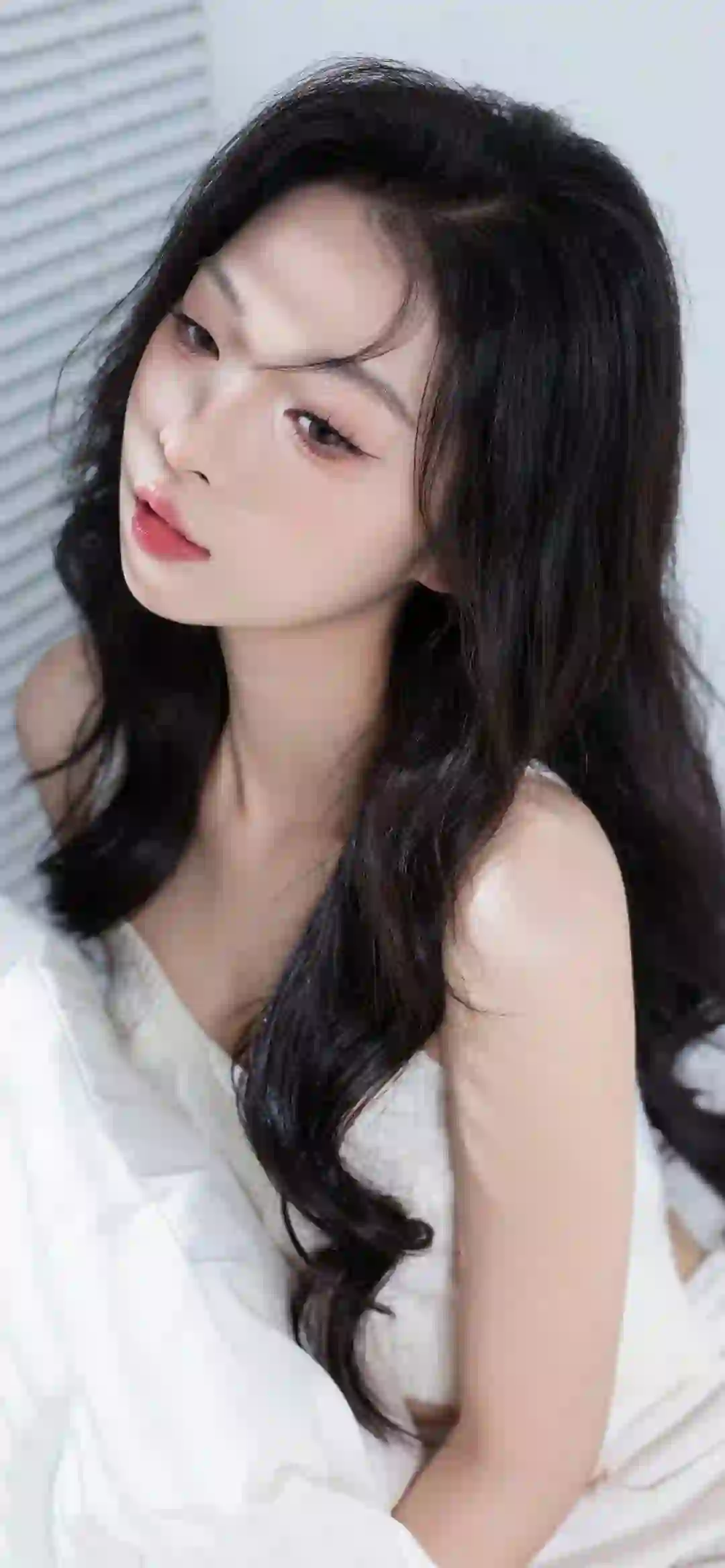长发清纯美女 白色衣服 纯洁