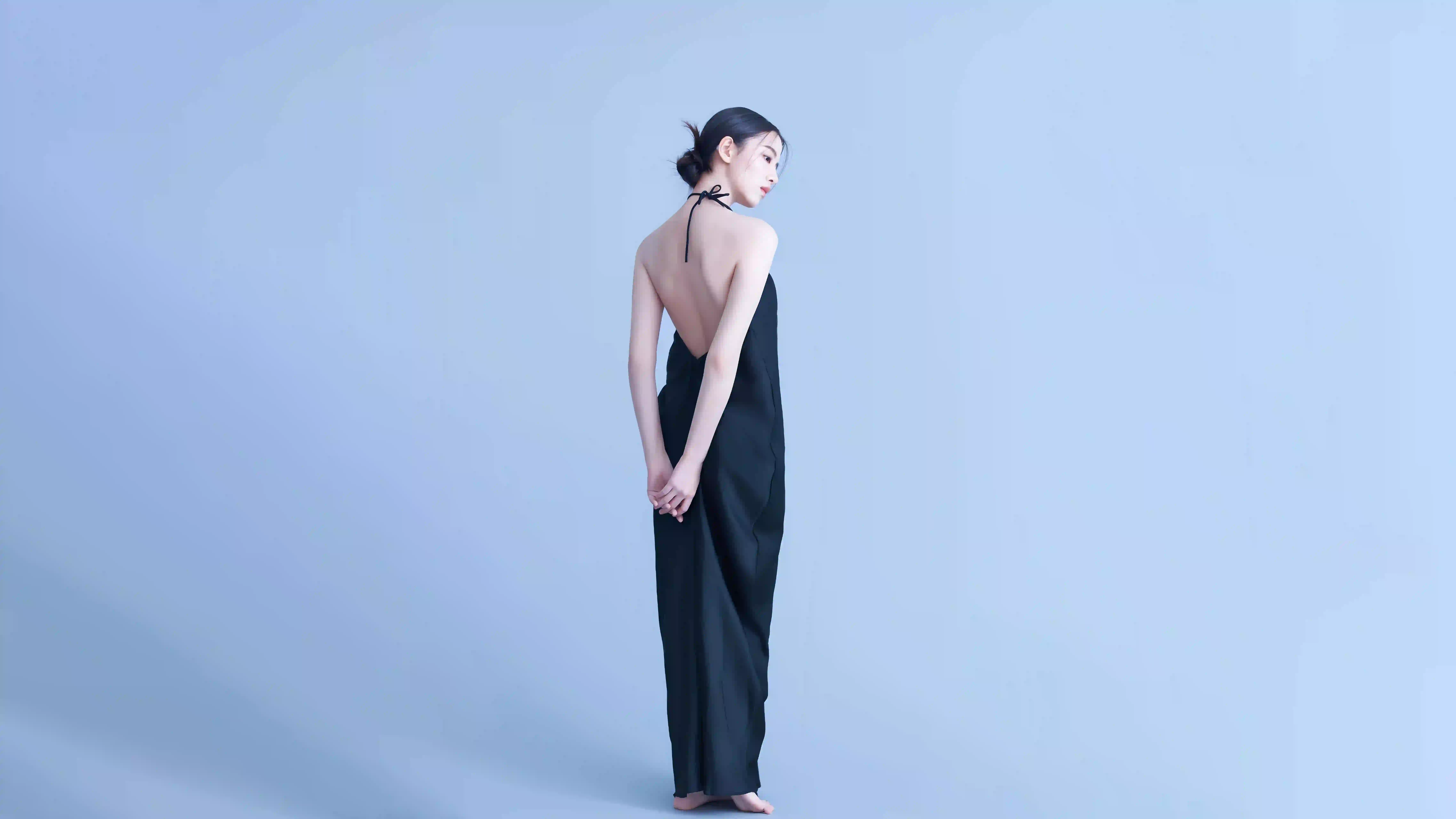 长发性感美女 黑色长裙