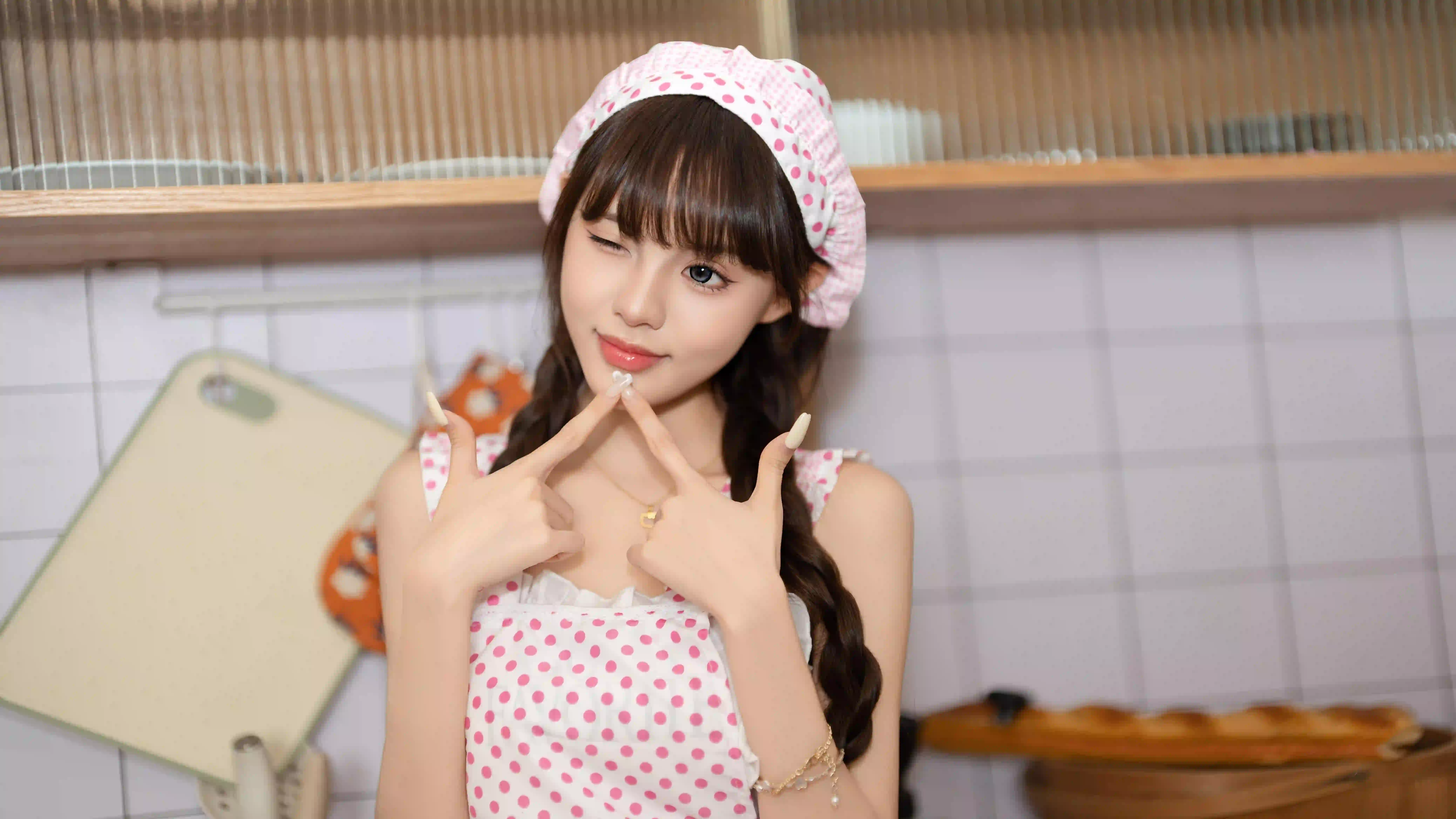 可爱 甜美女孩 小厨娘 双马尾女孩 俏皮表情