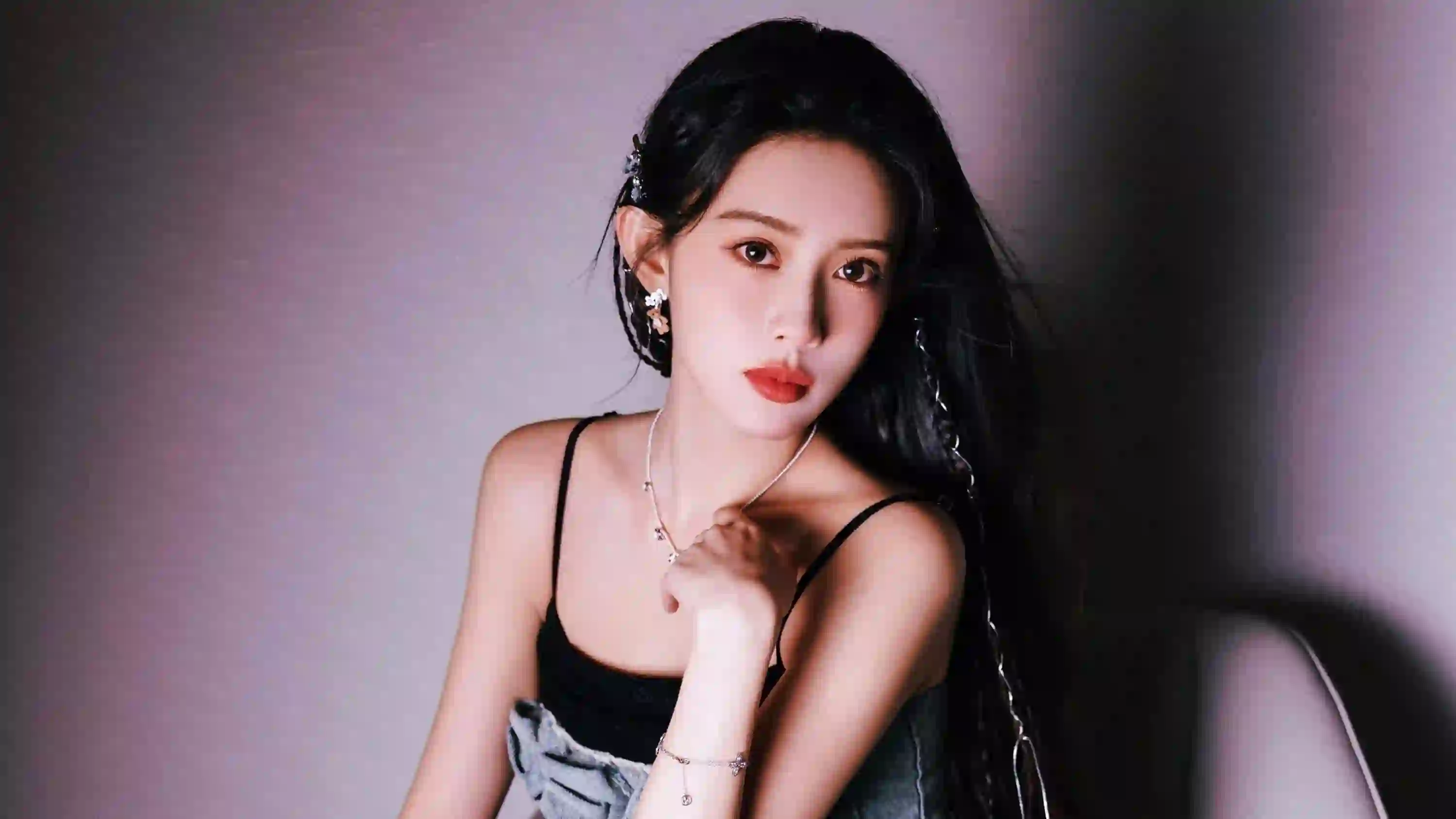 孟子义 抹胸吊带 时尚穿搭 写真 长发女孩 光影