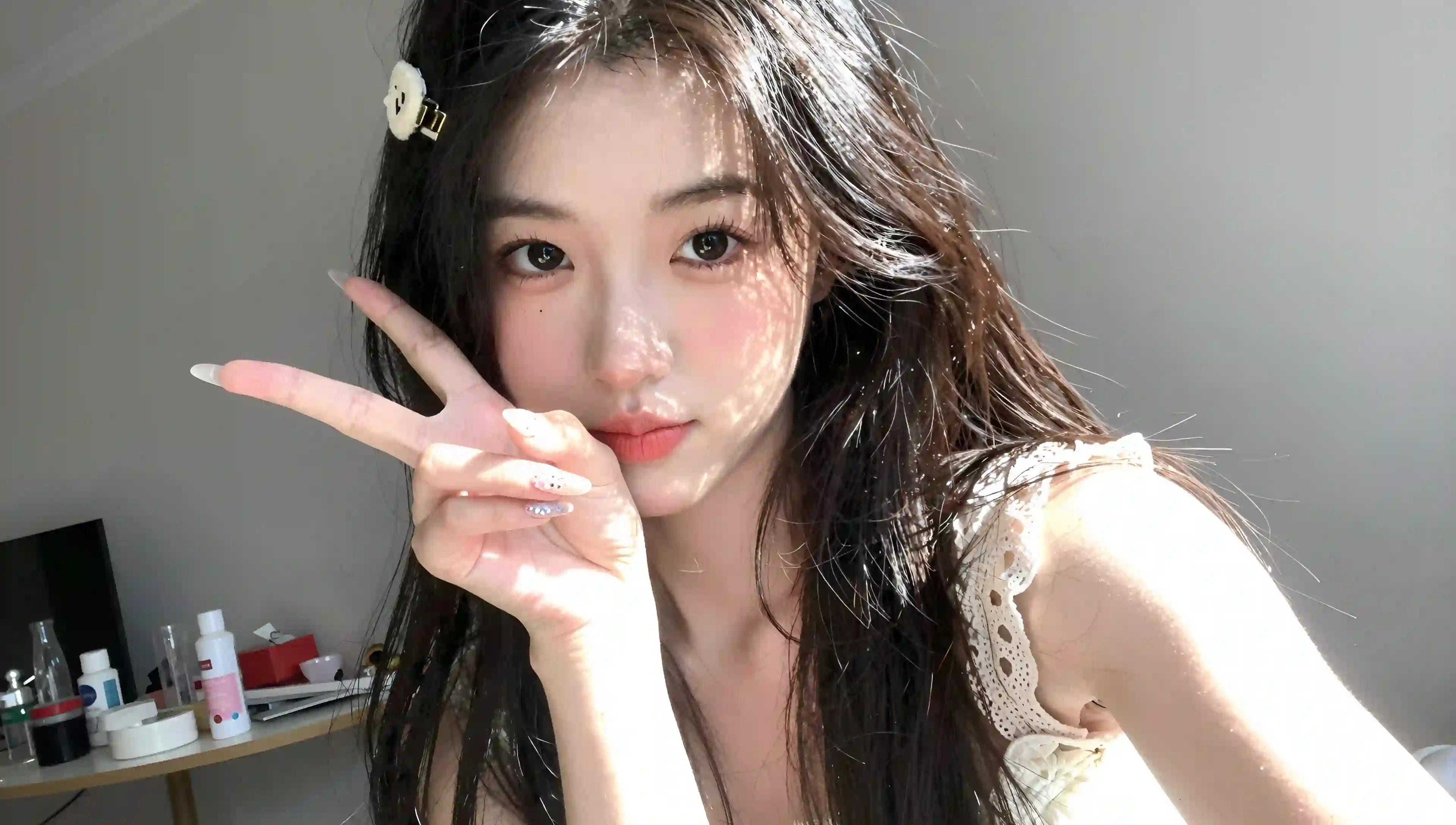 长发清纯美女 光影 手势 可爱 甜美