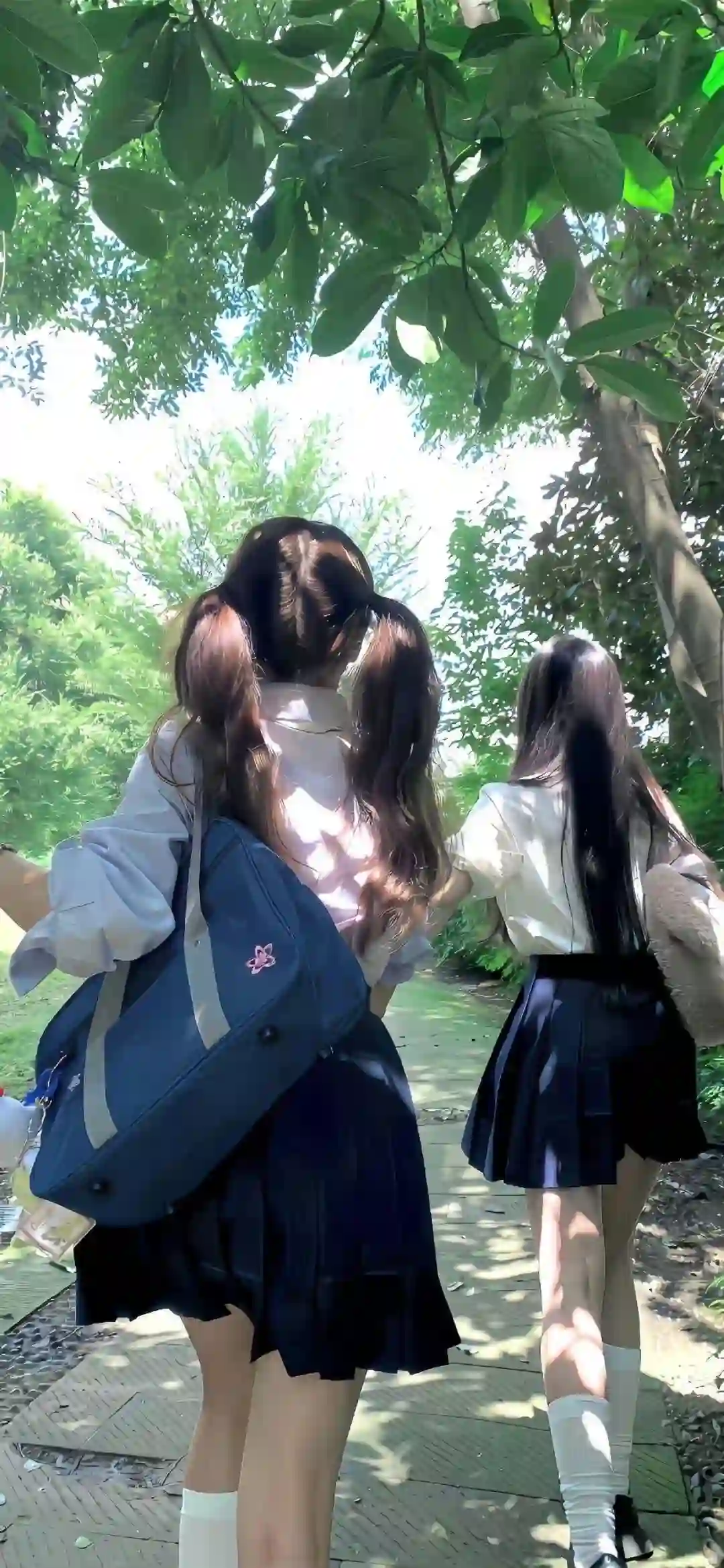 户外jk美女 丝袜 两个jk美女 户外