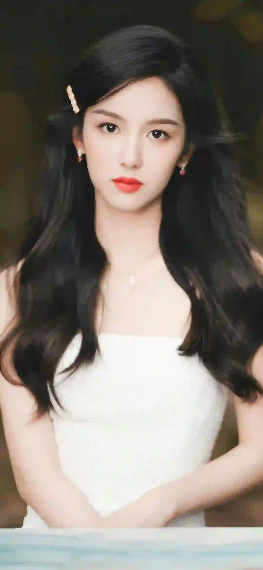 美女明星 周也  白色抹胸美女 