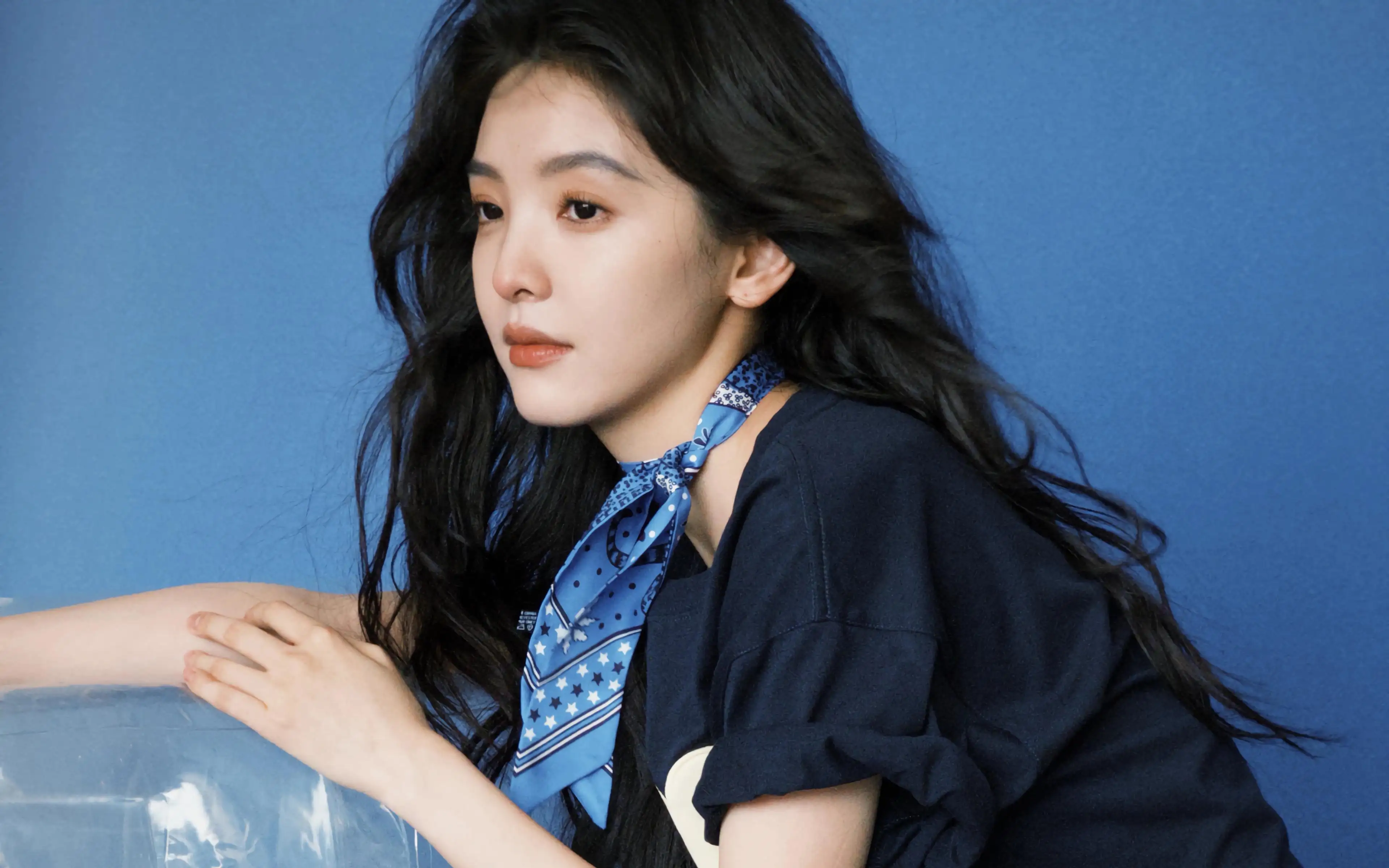 章若楠 蓝色小领带 4K美女壁纸
