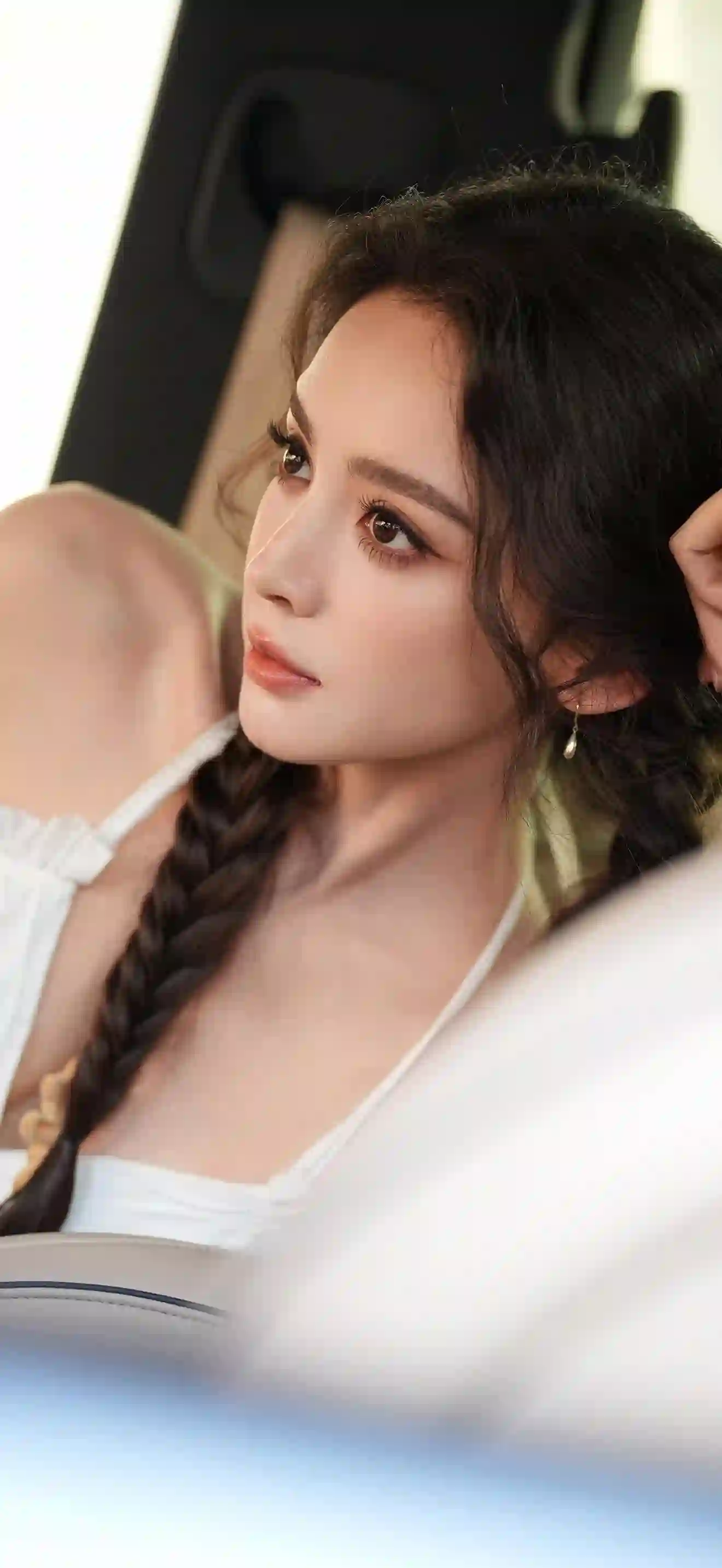迪丽热巴 白色吊带 麻花辫 慵懒写真 唯美壁纸