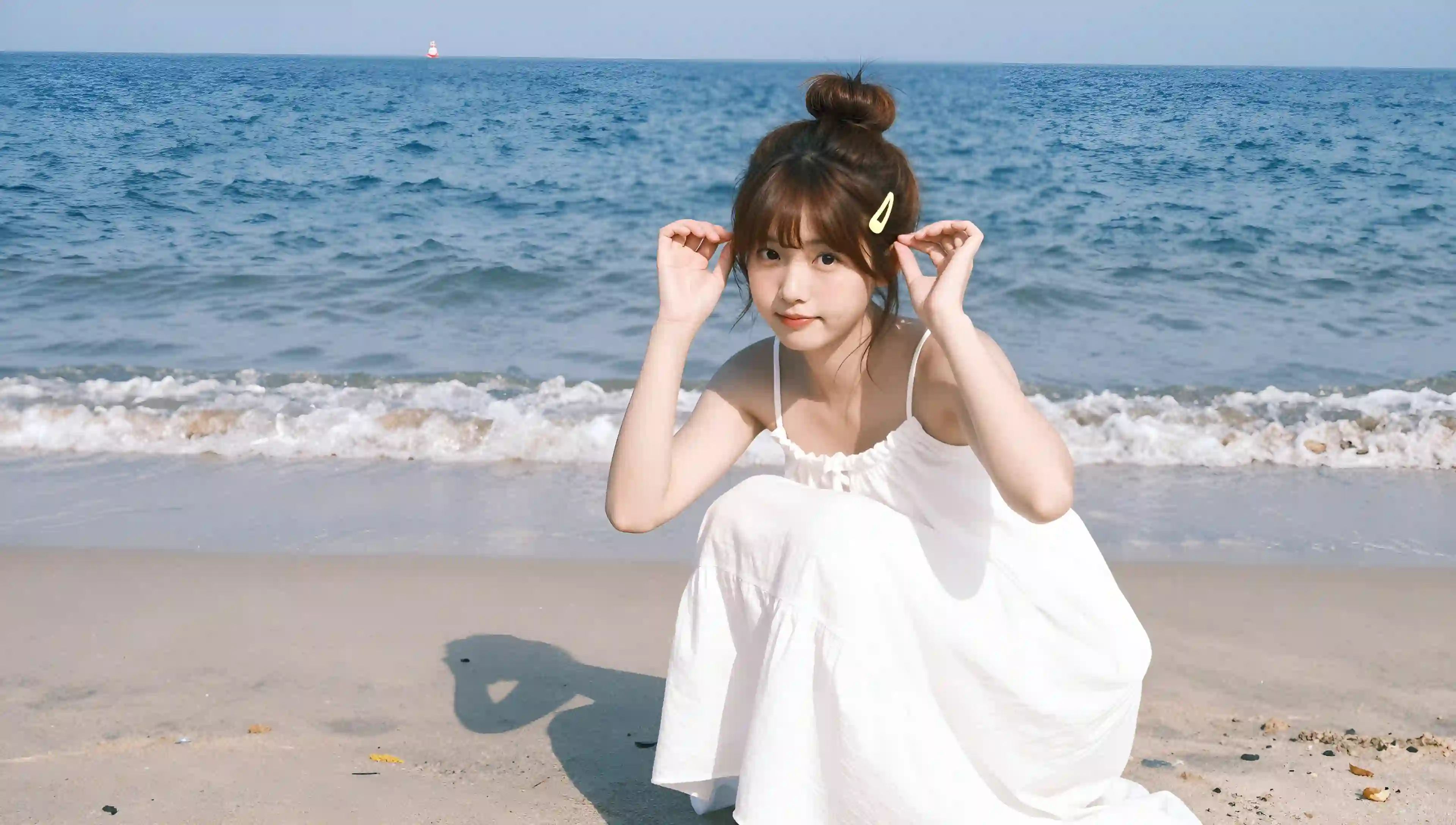 海滩 少女 白色裙子 蹲姿 阳光 清新