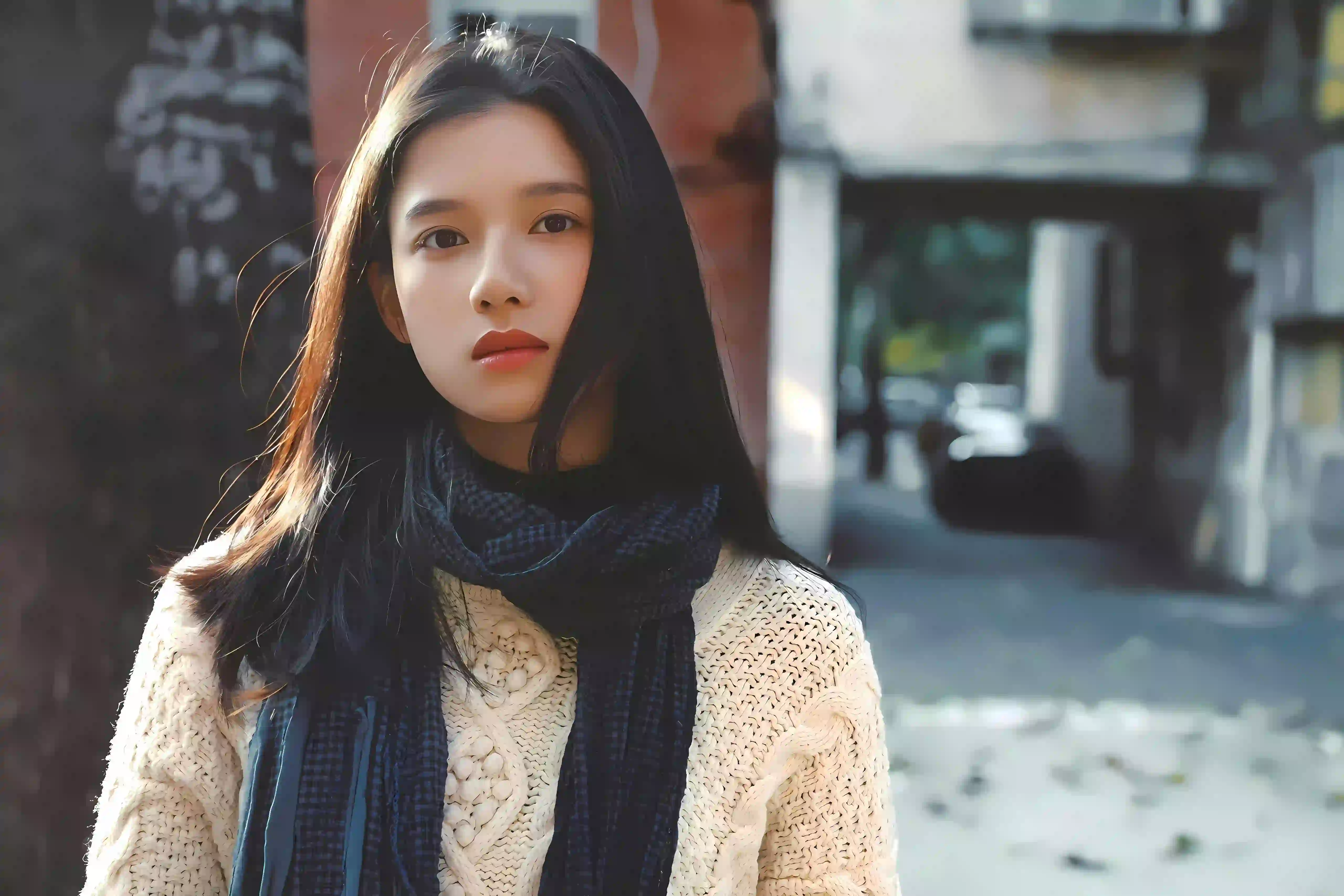 长发清纯美女 美女明星 张婧仪 黑色围巾