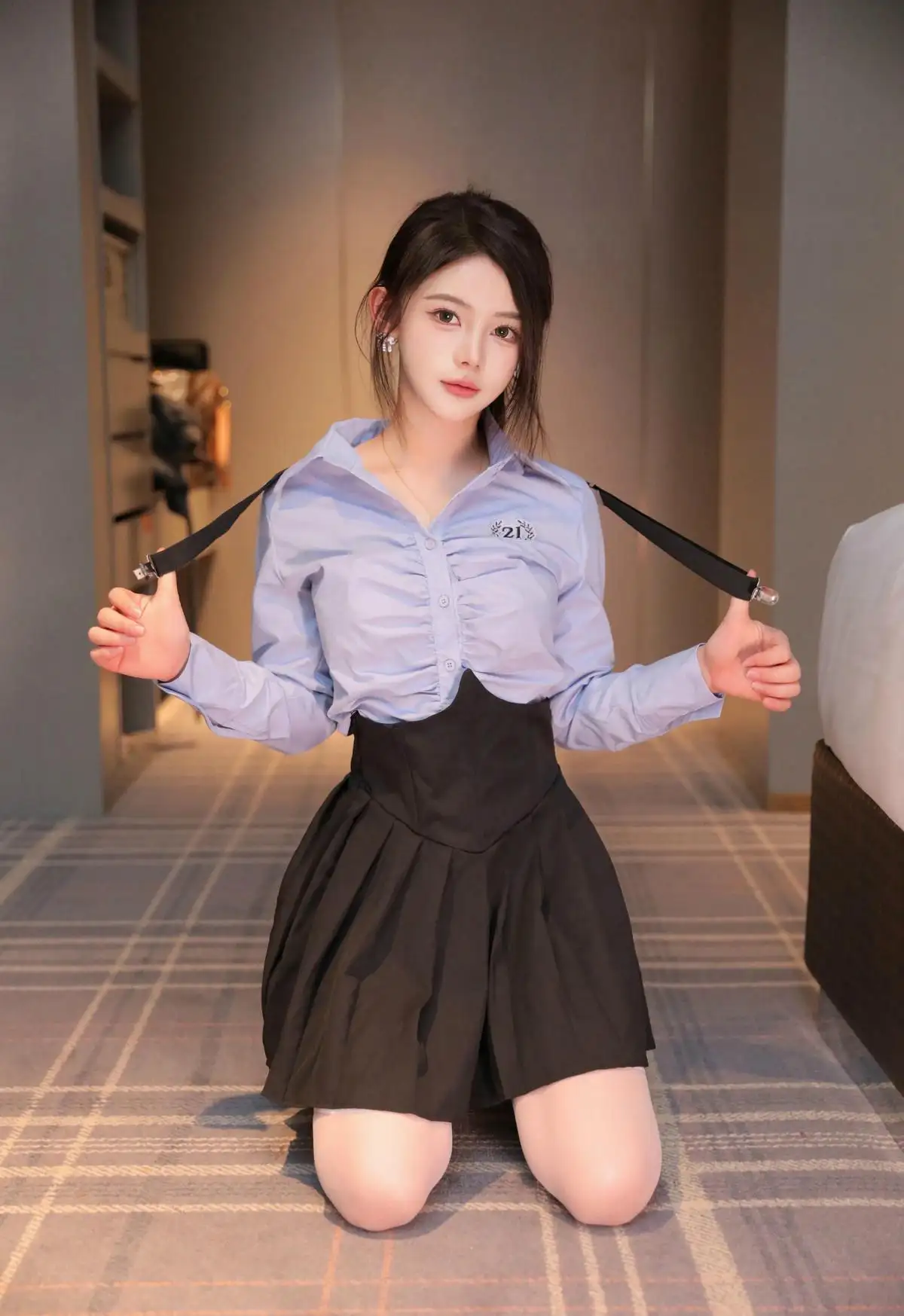 制服｜白色丝袜｜蓝衣黑裙美女｜诱惑