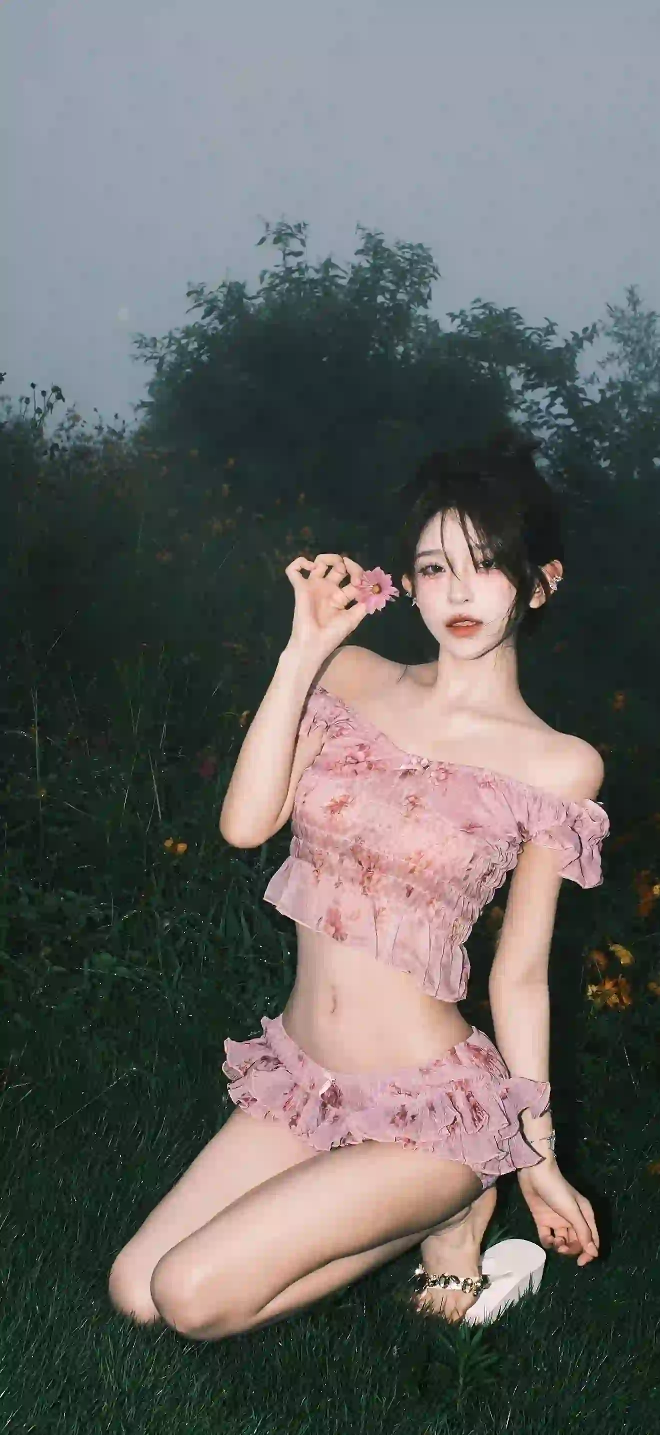 粉色小短裙 可爱女孩 户外写真 长腿