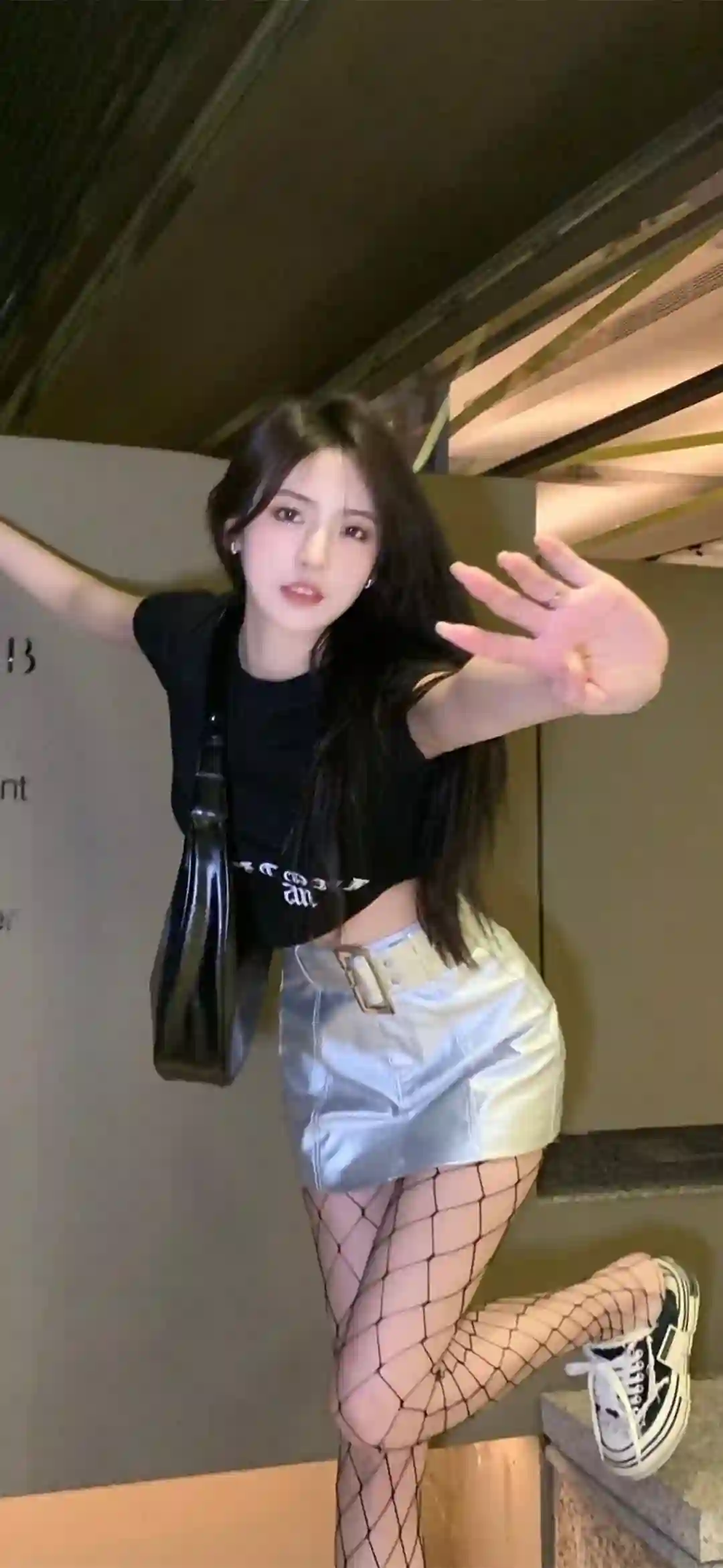 黑色衣服 长腿美女 渔网袜 可爱清纯女孩