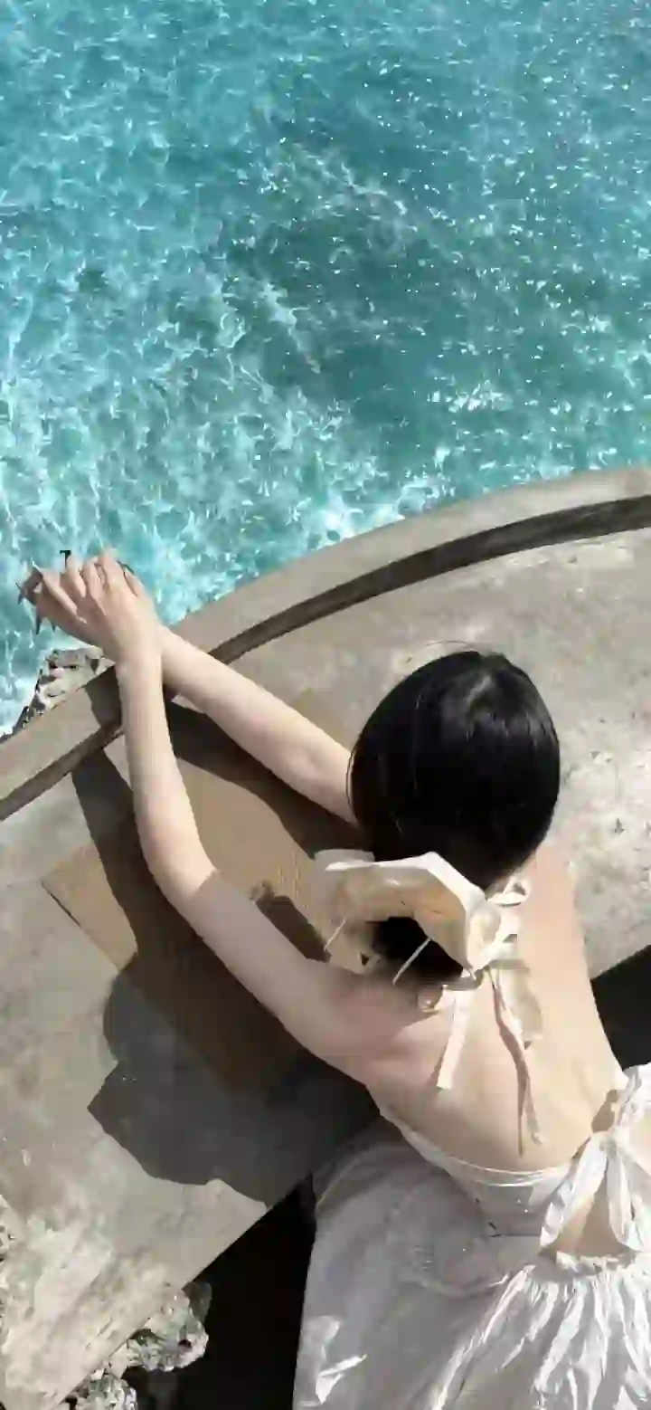 海水 长发美女 白色长裙美女 漏背