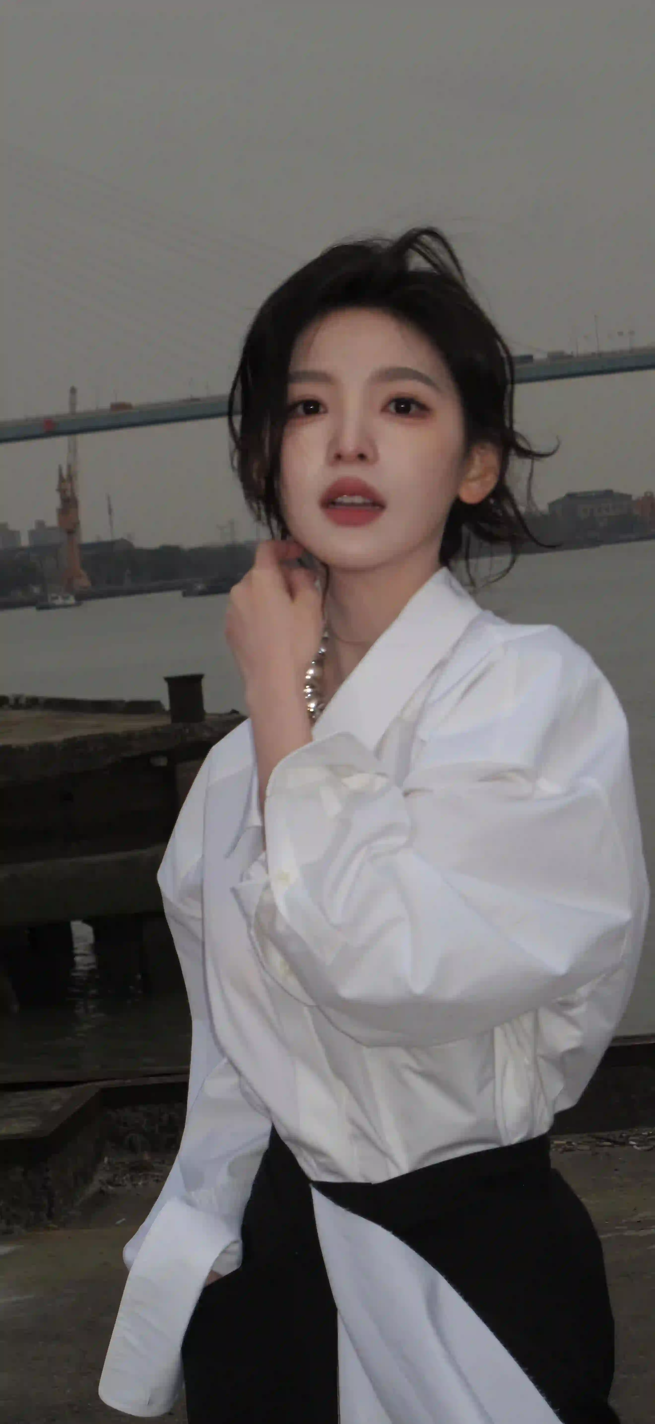章若楠 长发美女 白色衬衫 户外 清纯