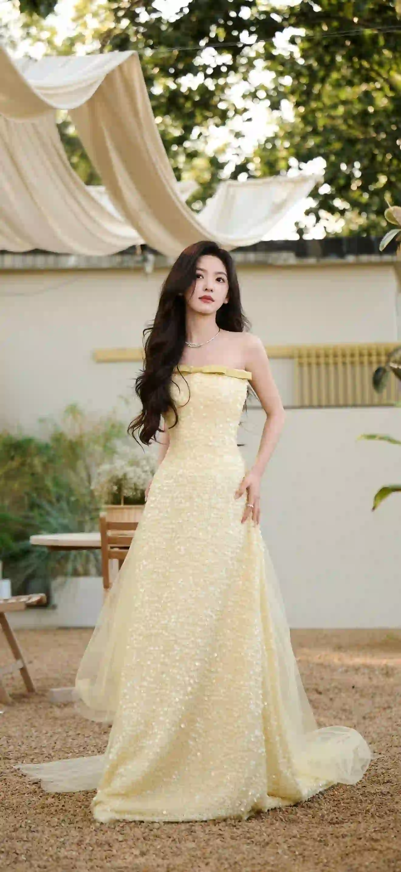 长发美女 黄色抹胸长裙 章若楠 写真