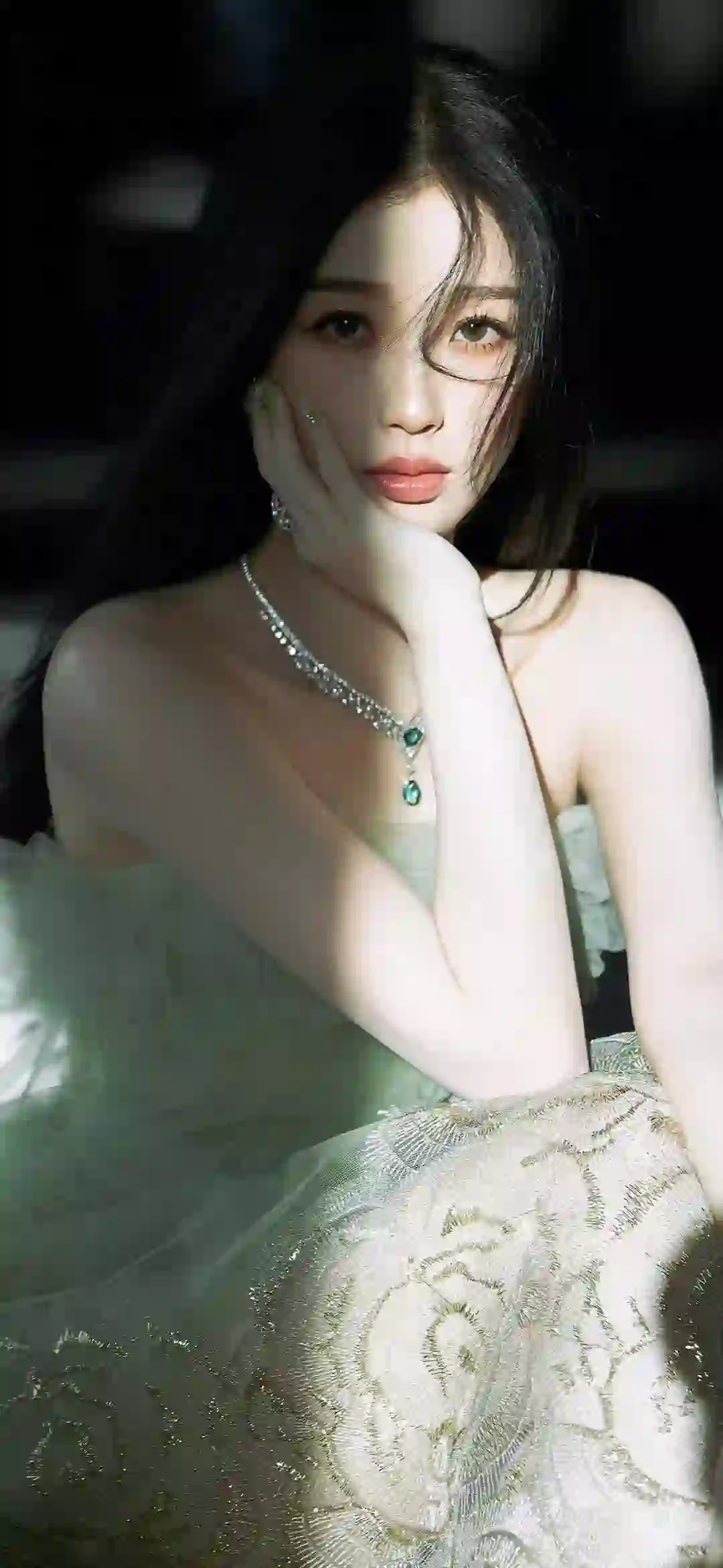 长发美女 性感美女 虞书欣 小清新 抹胸穿搭