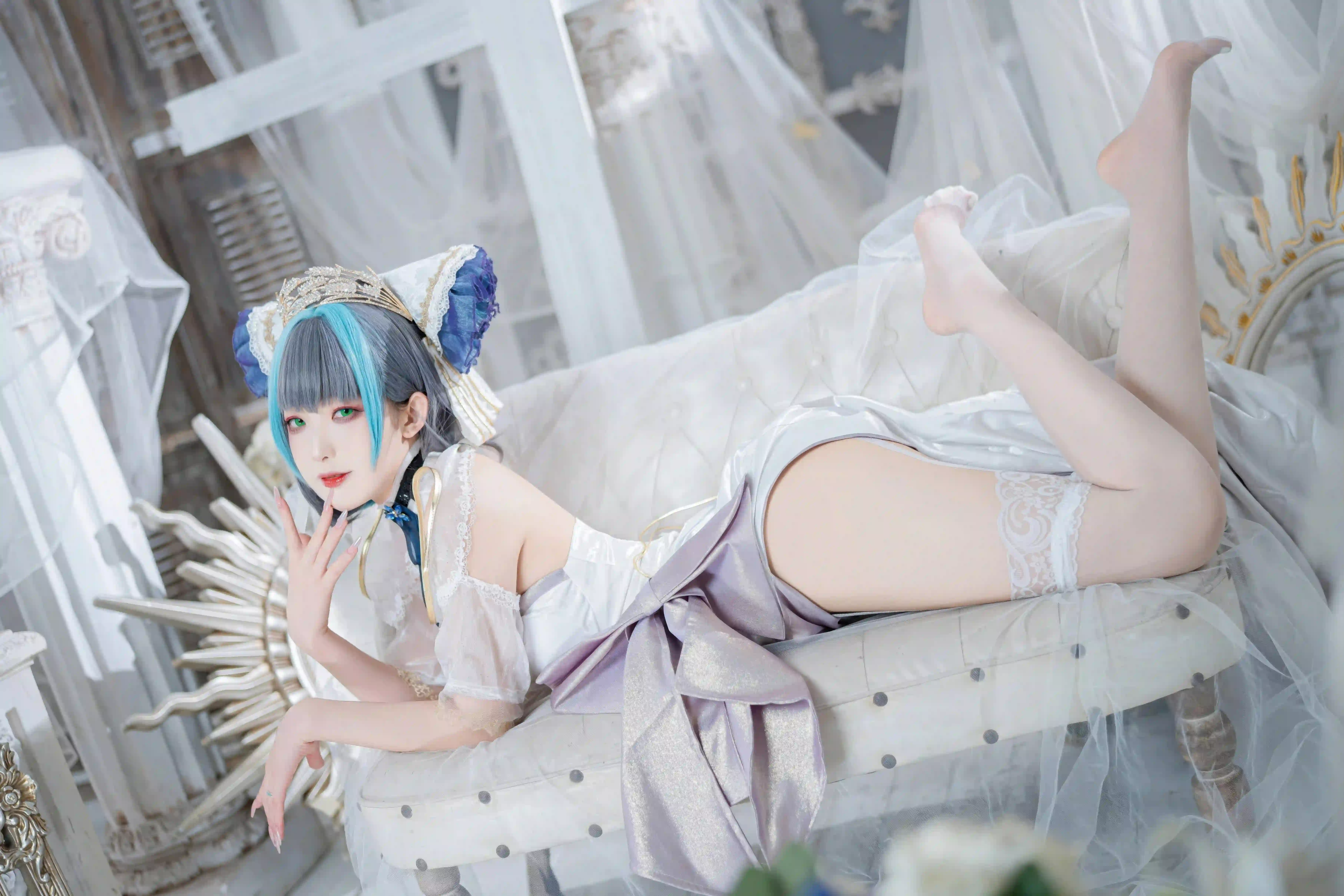 COS 蓝发 皇冠 白色礼服 唯美 少女 贵族公主