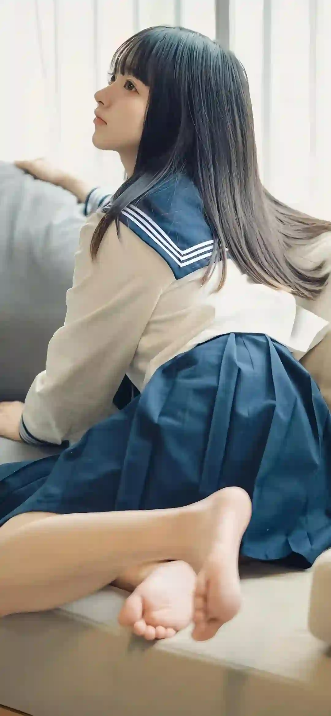 沙发上的可爱清纯 jk 美女