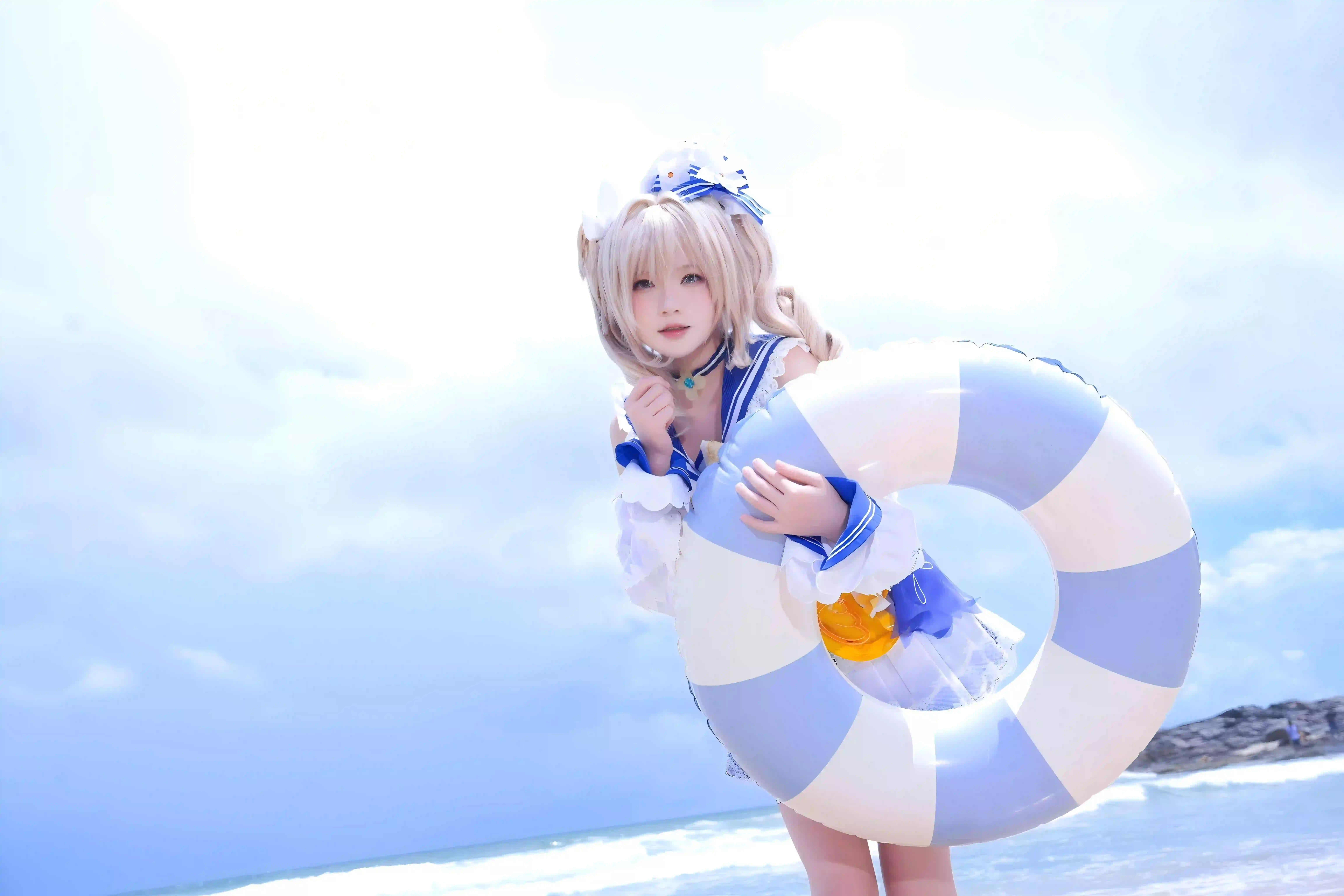 cosplay 户外写真 沙滩 天空 长腿美女 性感 泳圈