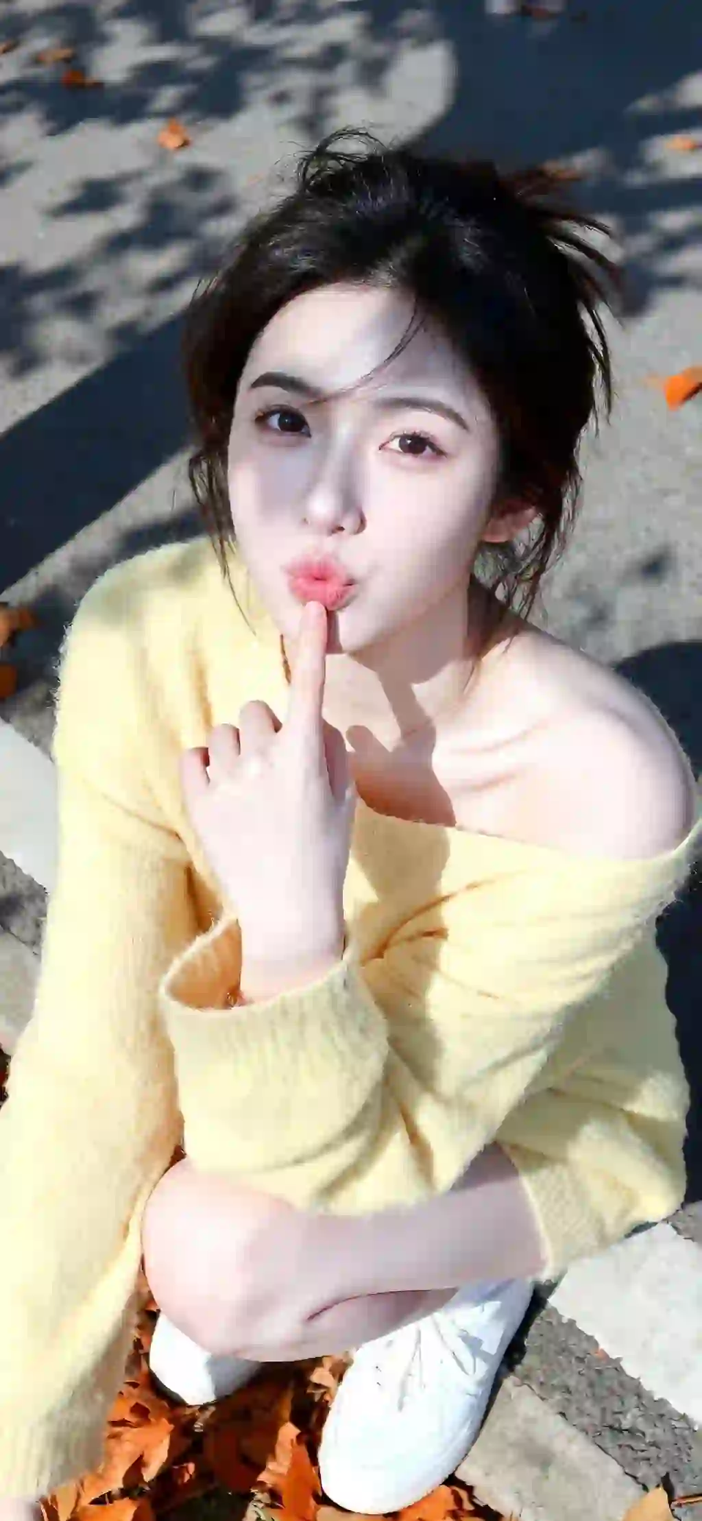 美女 长发美女 黄色毛线衣 甜美可爱女孩