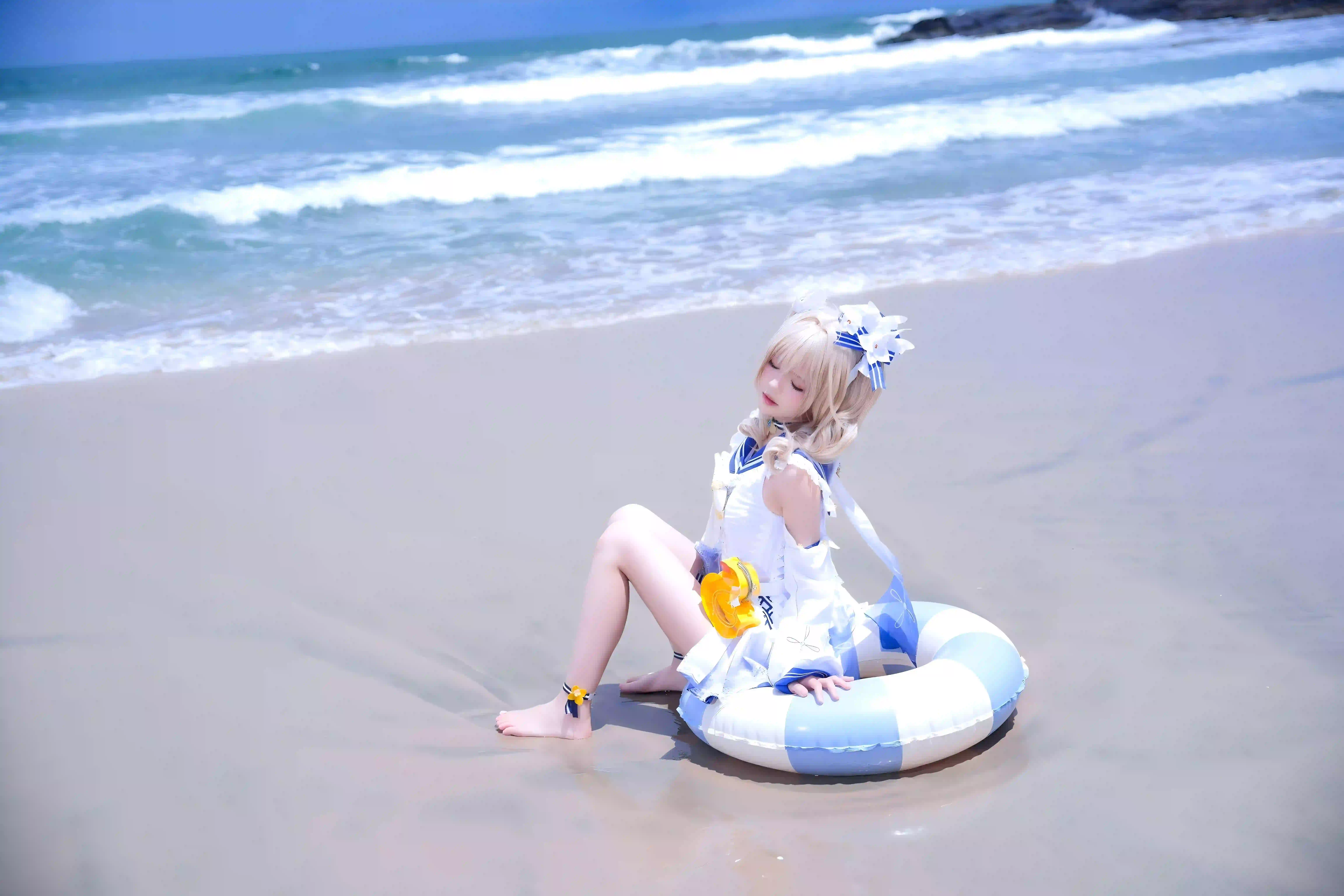 cosplay 户外写真 沙滩 天空 长腿美女 性感 可爱