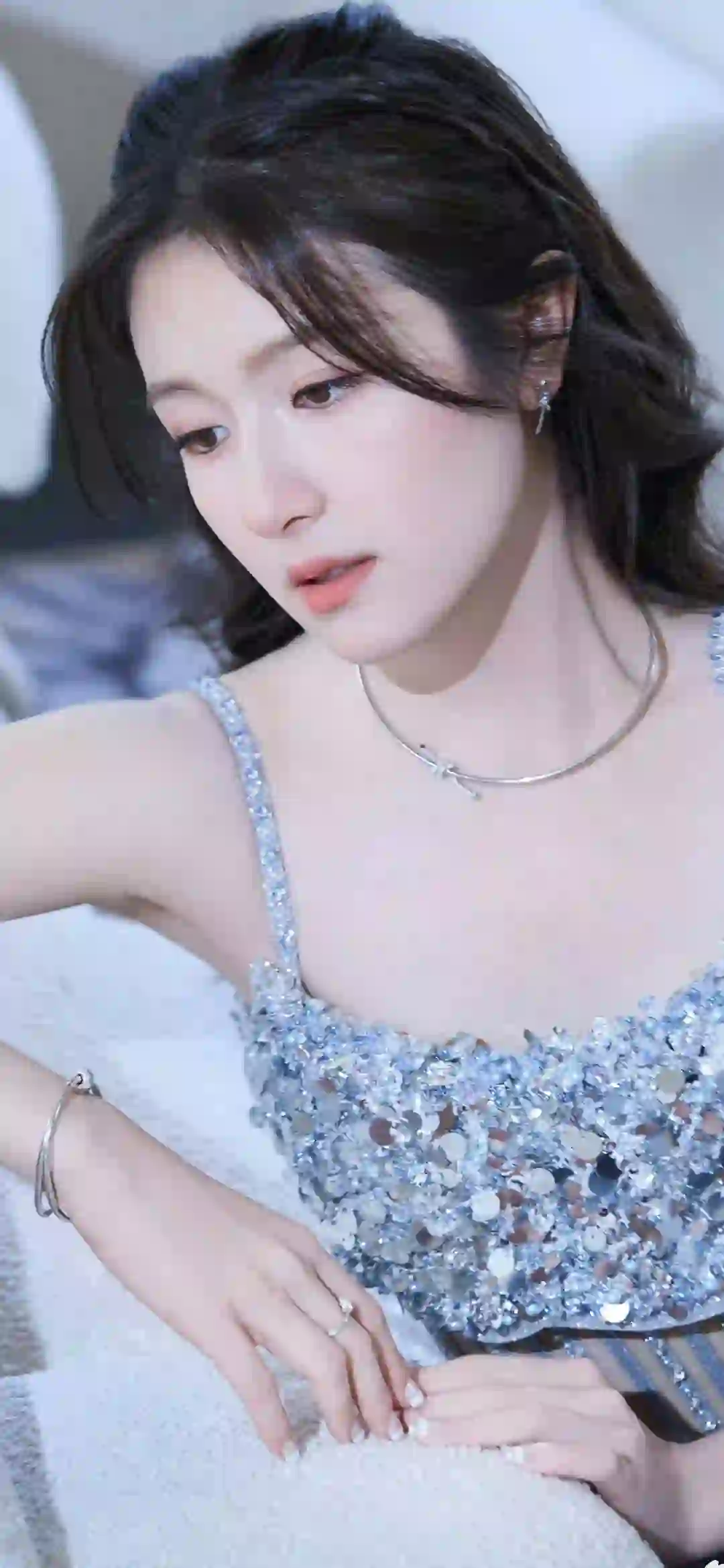 长发美女 项链 性感美女 性感吊带