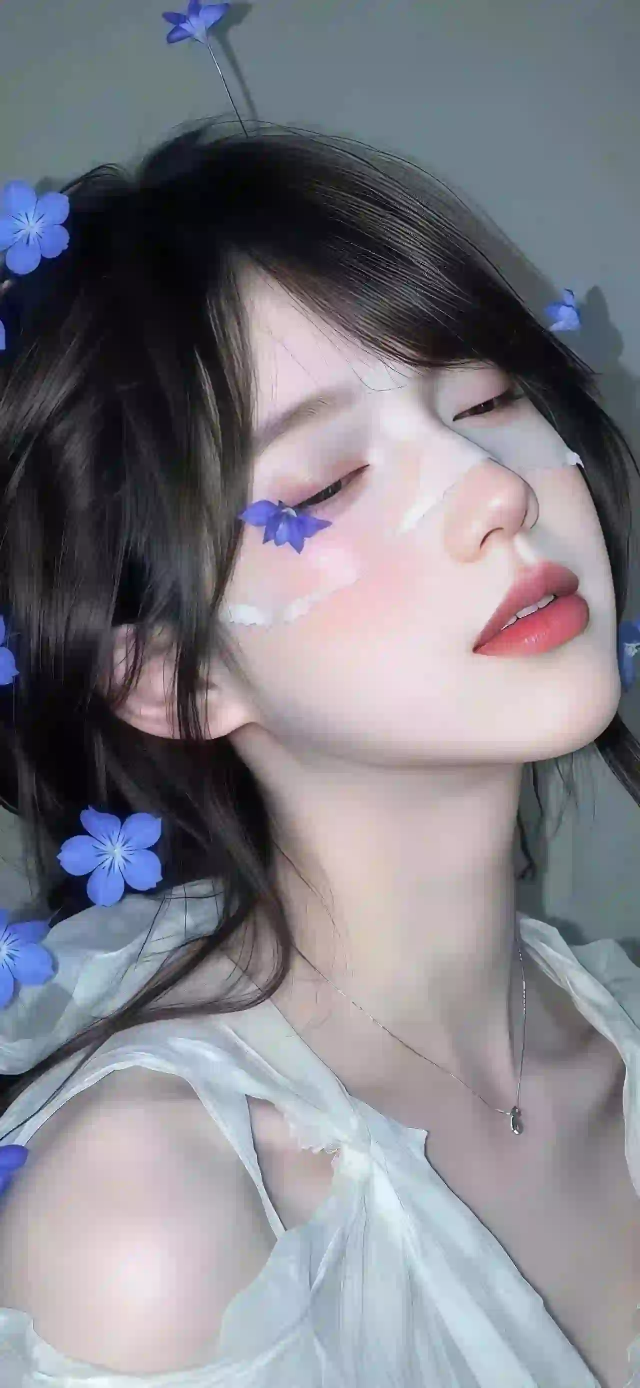 长发清纯女孩 闭眼 唯美 花