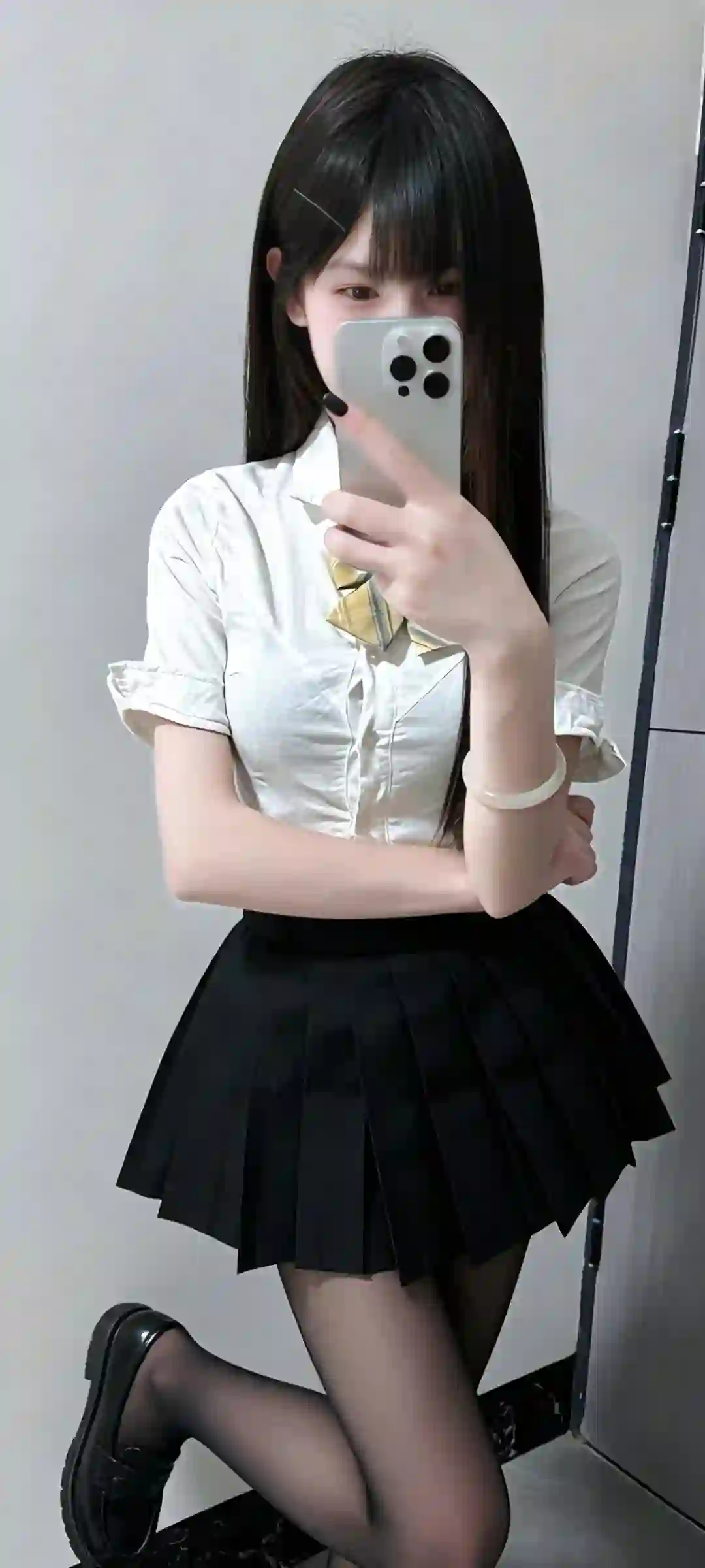 JK制服 白衬衫 百褶裙 黑丝袜 美少女 镜面自拍