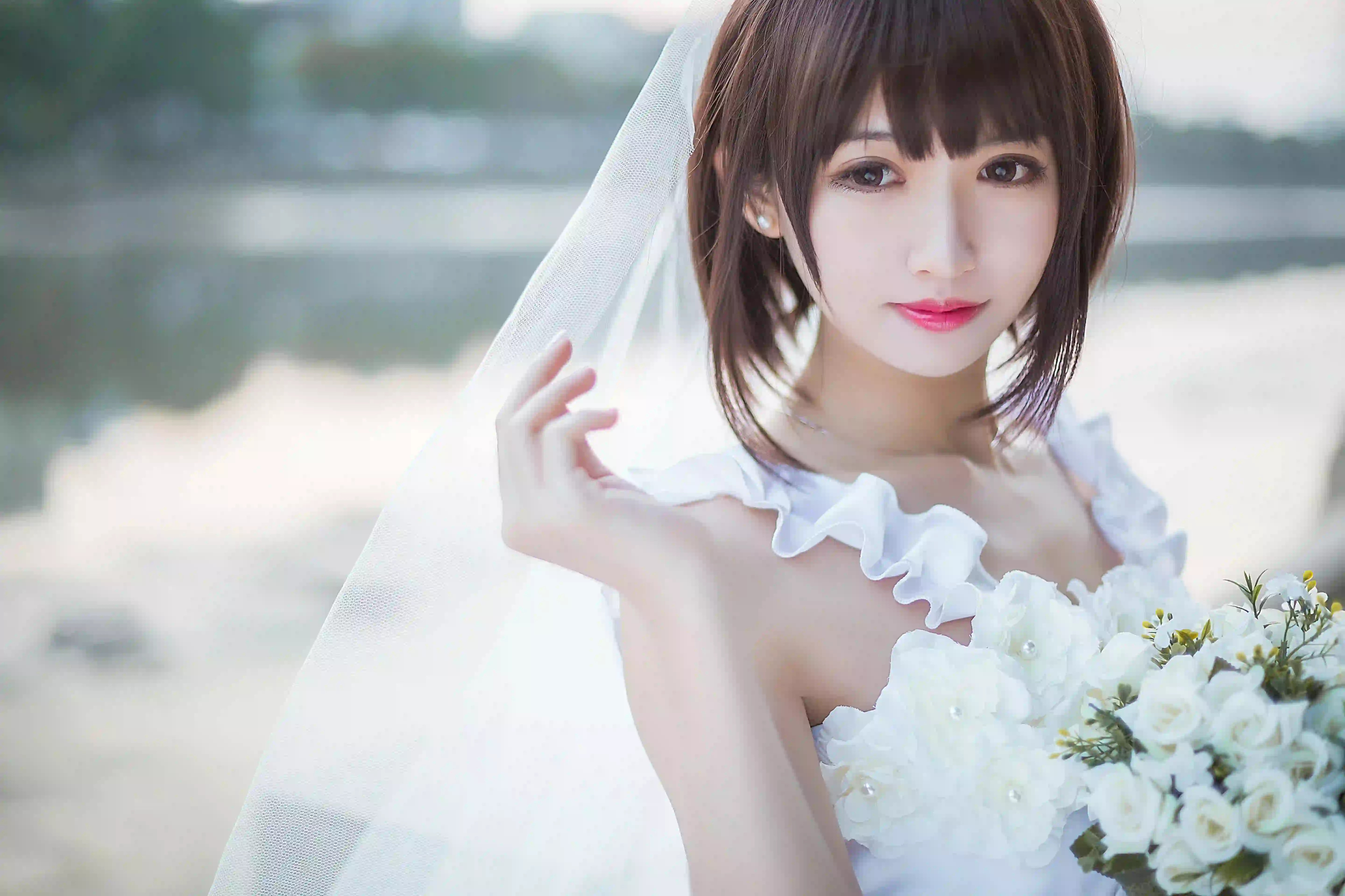 长发美女 白色婚纱 白色花朵  性感美女
