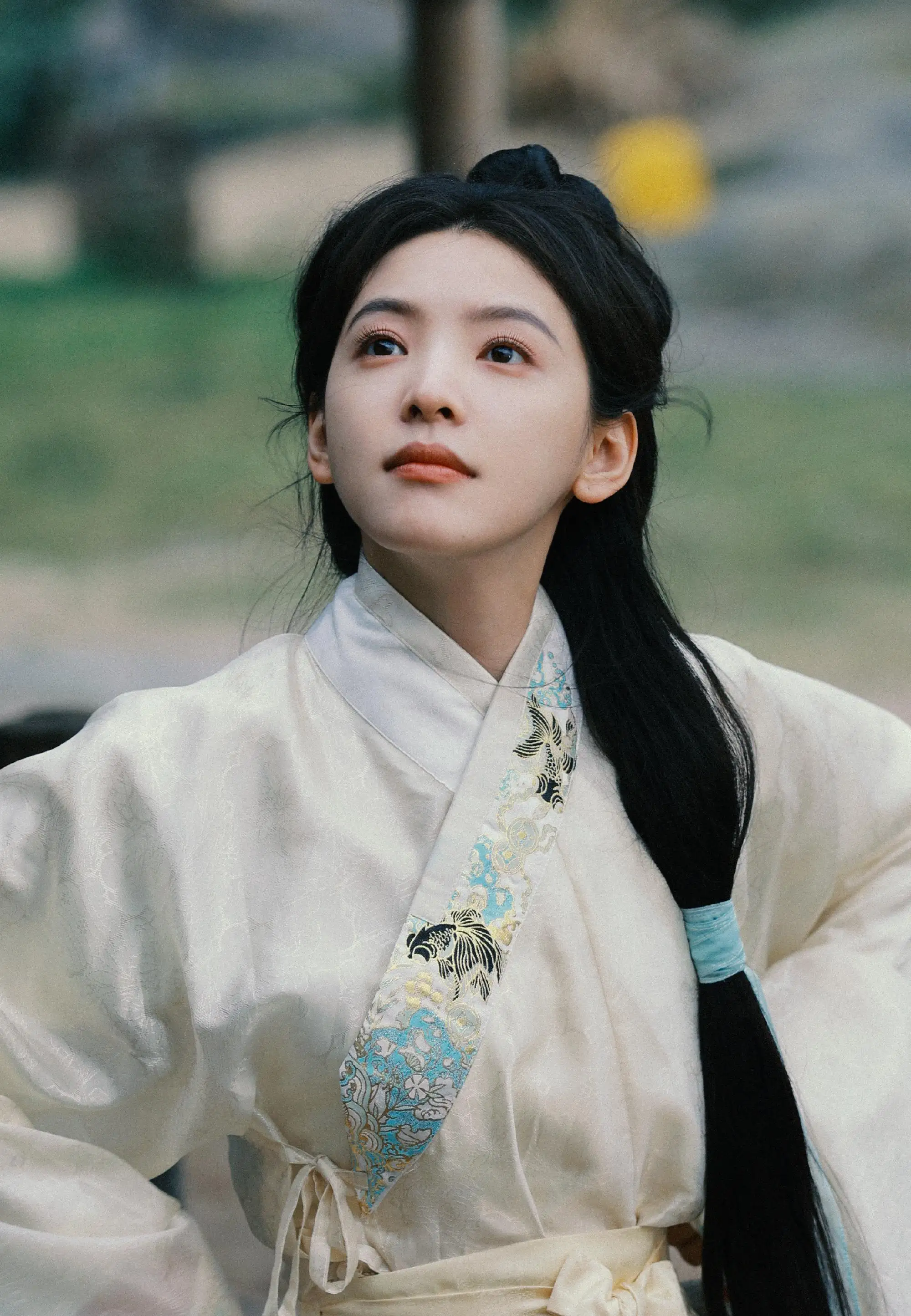 长发古装美女 可爱叉腰 章若楠