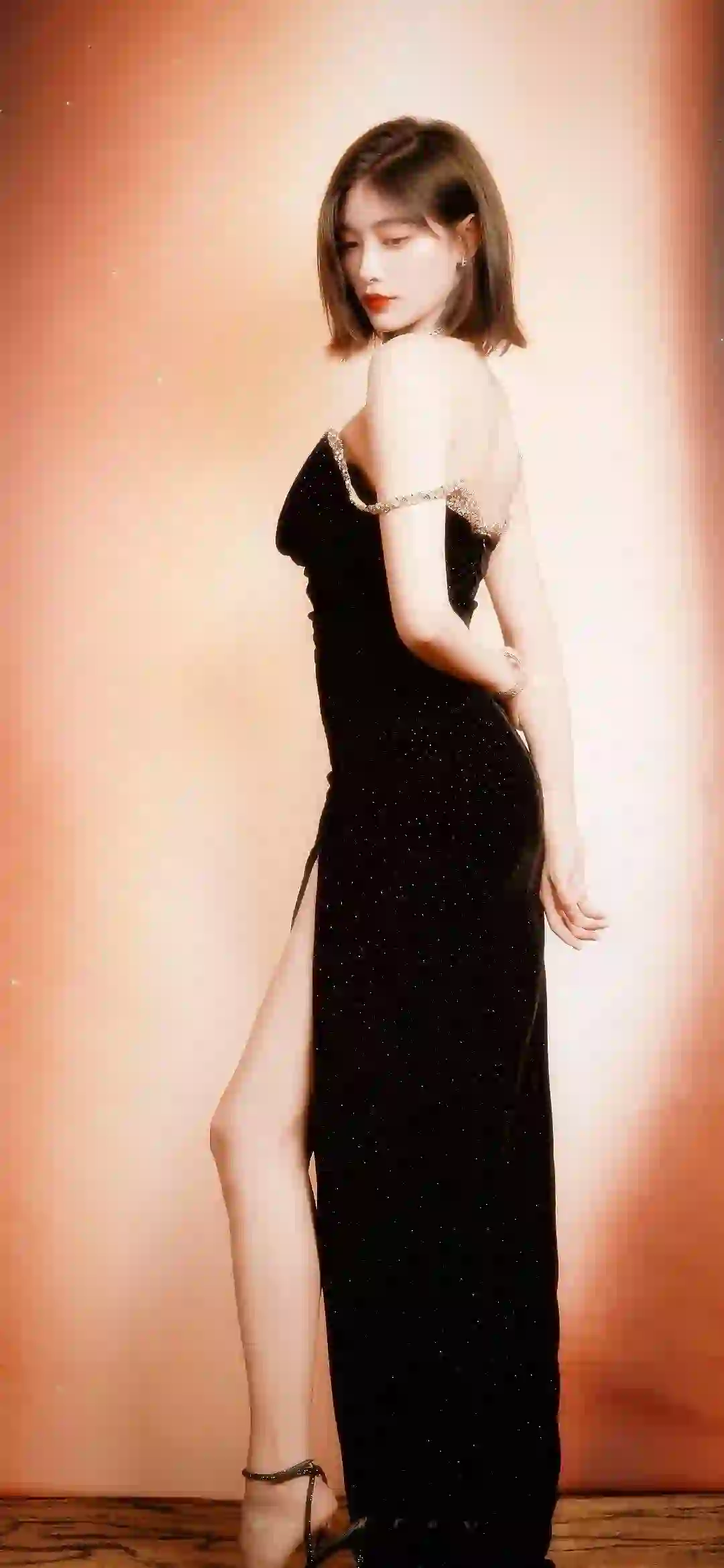 许佳琪 长发美女  长腿美女 黑色长裙