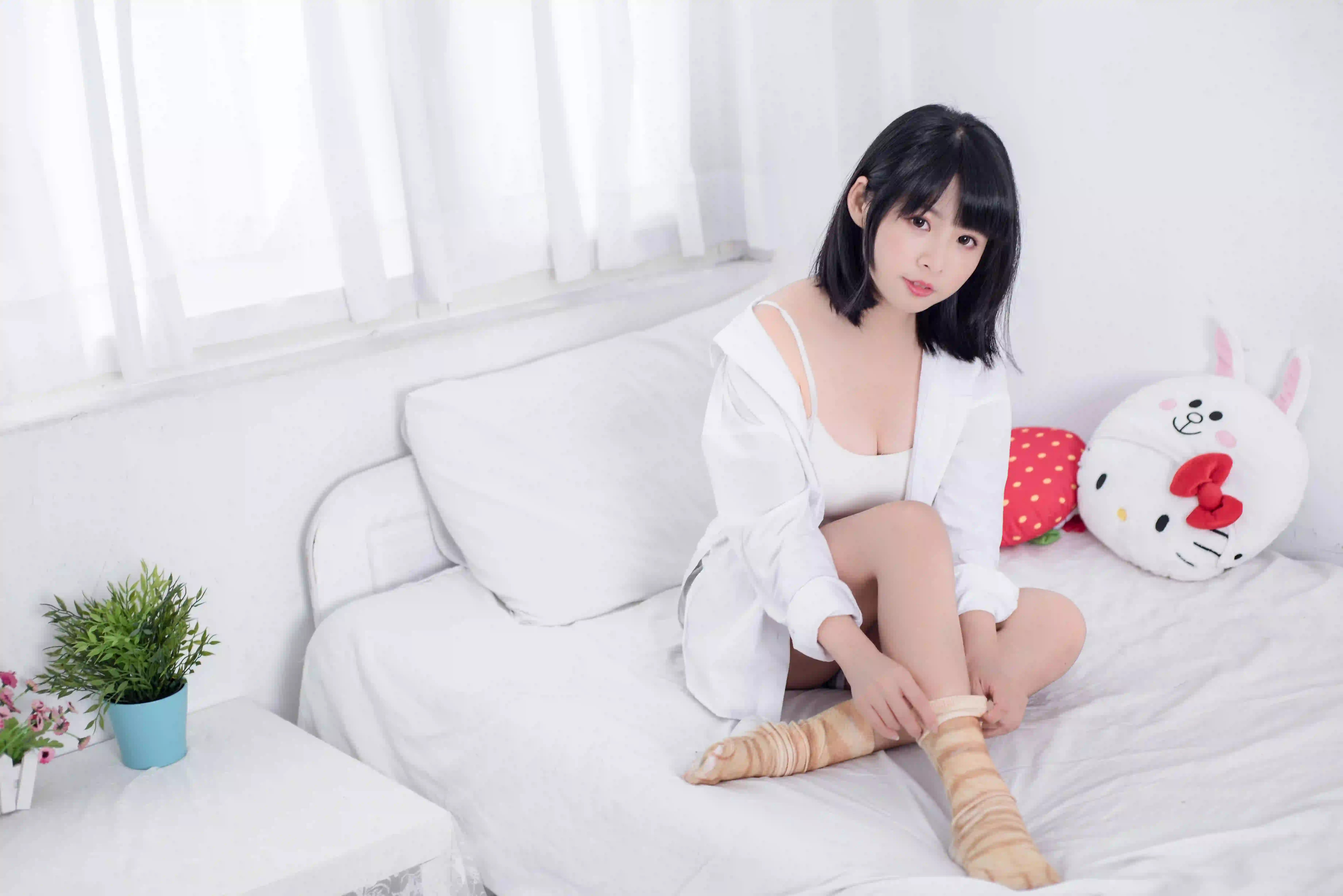 白色衬衫 白色衣服 短发女孩 居家写真 