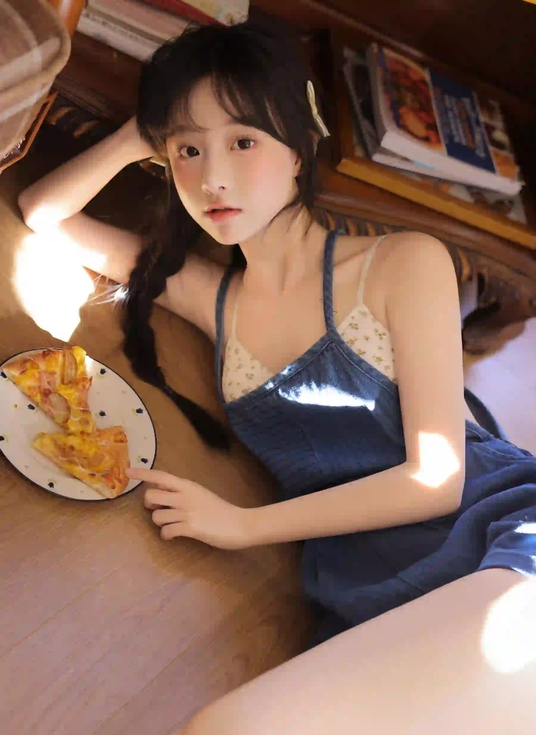 甜美女孩 双马尾女孩 牛仔穿搭 居家