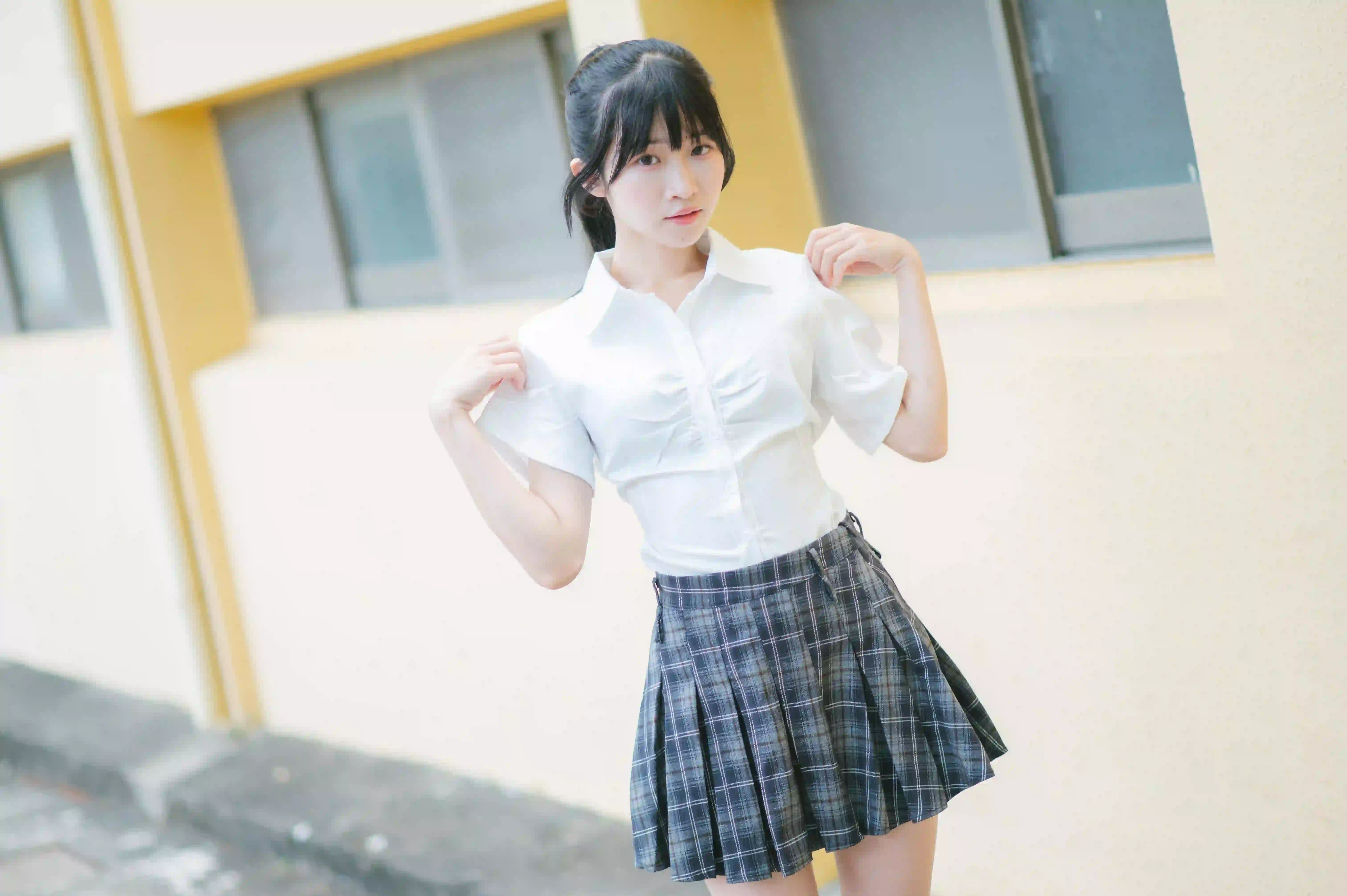 高马尾女孩 jk穿搭 清纯女孩 户外 白色衬衫