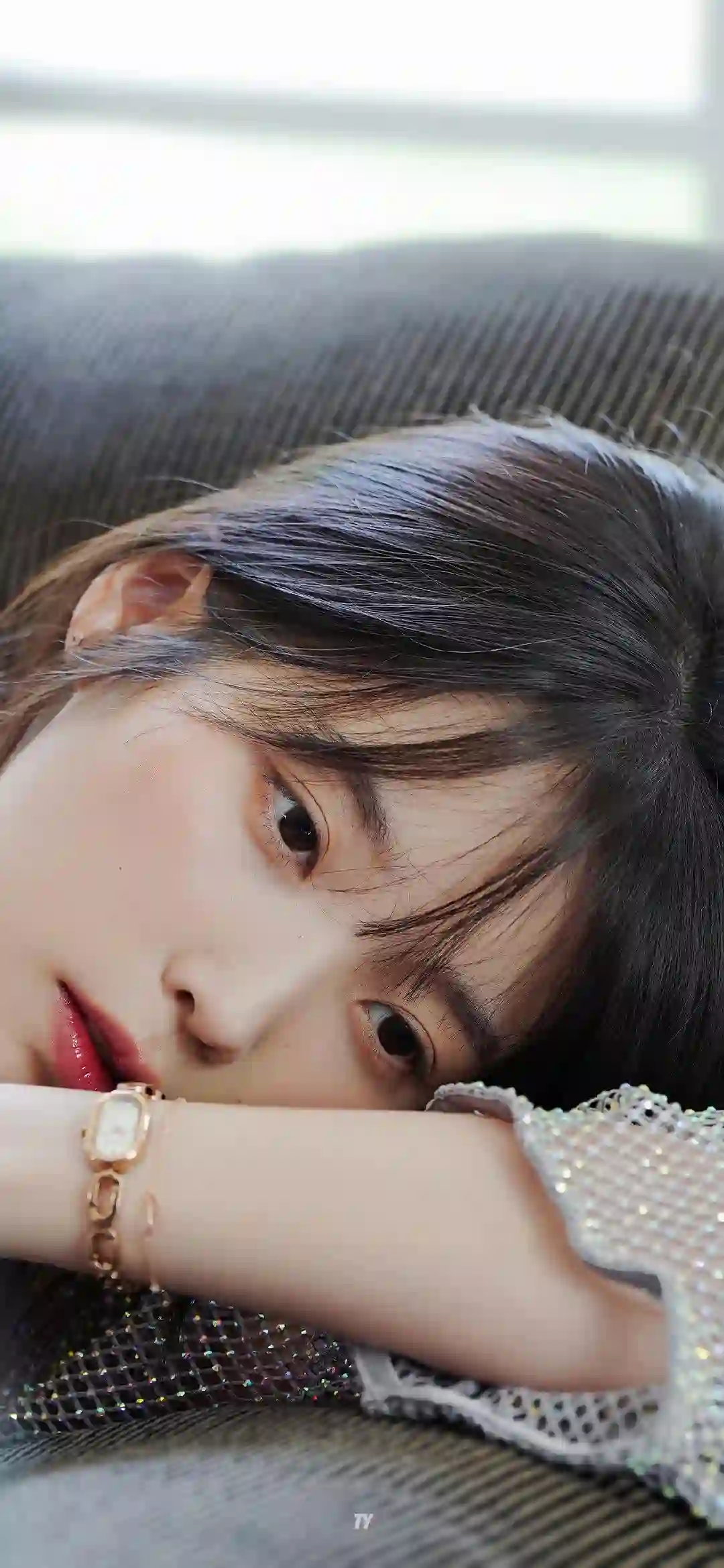 清纯美女 居家 沙发