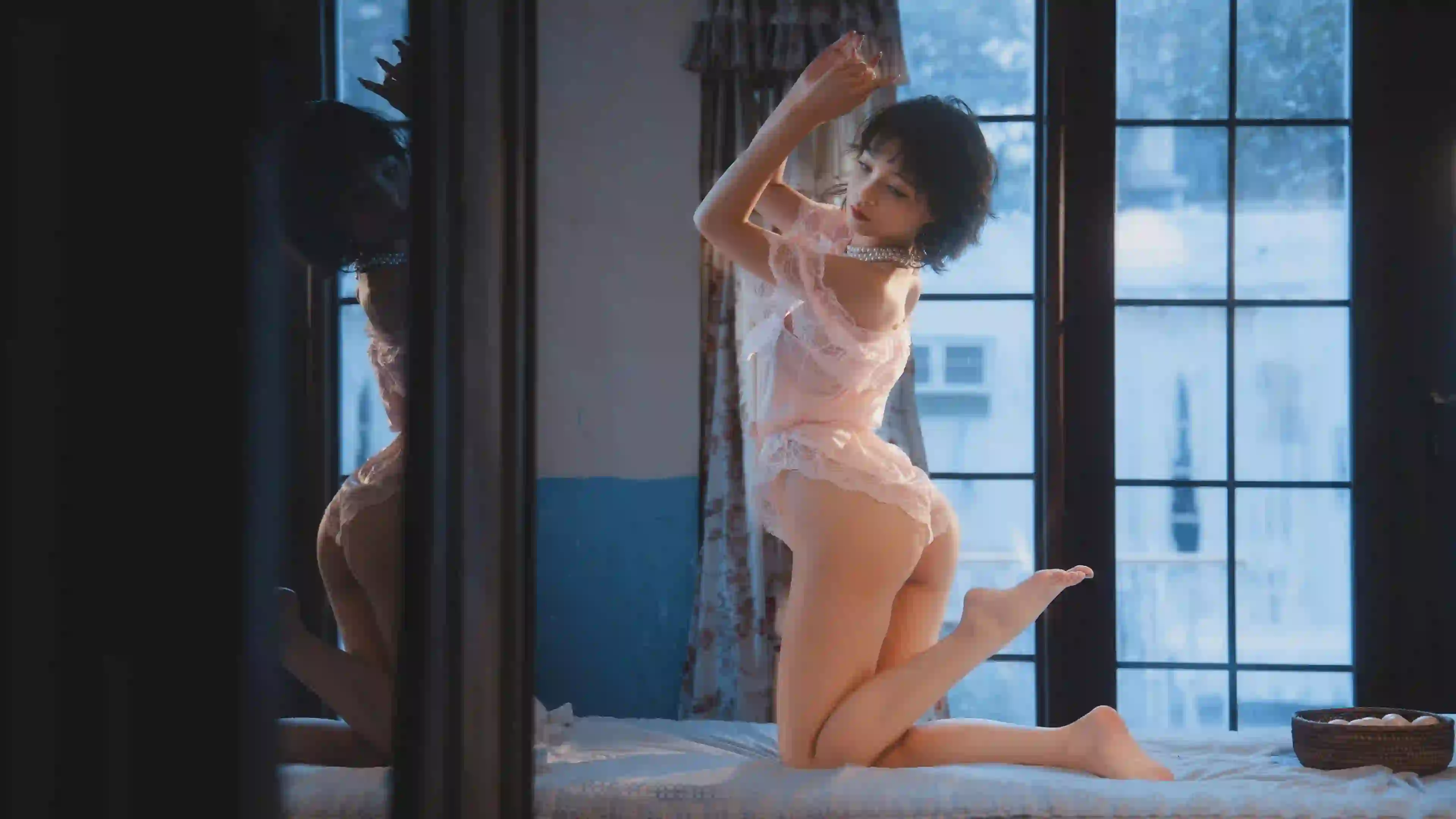 性感美女 短发女孩 居家 性感姿势