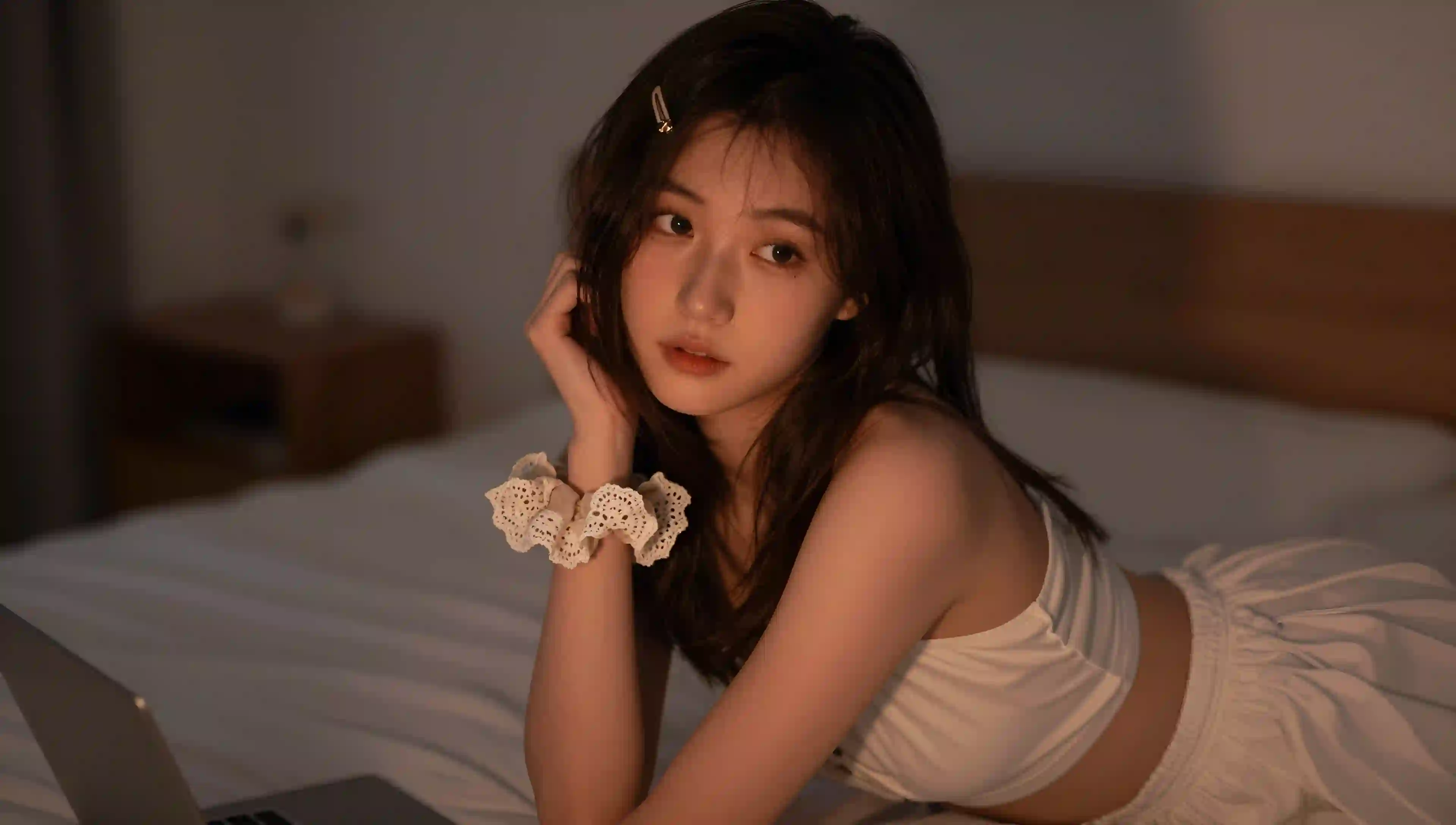 少女 卧室 笔记本 安静 氛围