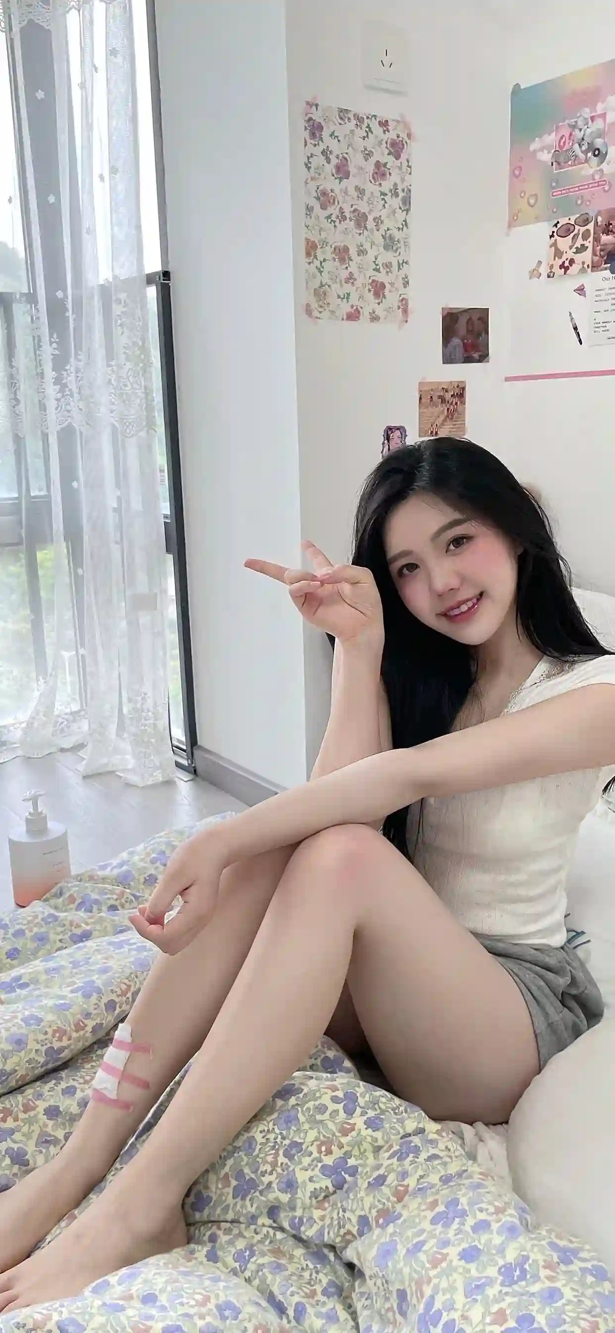 长腿可爱女孩 长发女孩 居家写真